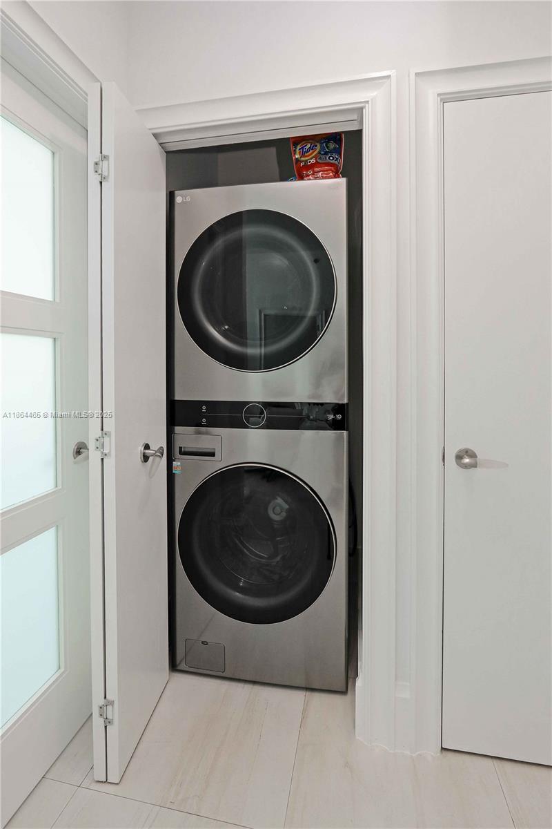 THE PLAZA 851 BRICKELL CO - Residential