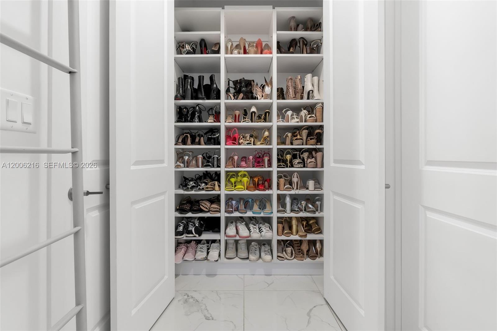 TUSCAN ISLES - Residential