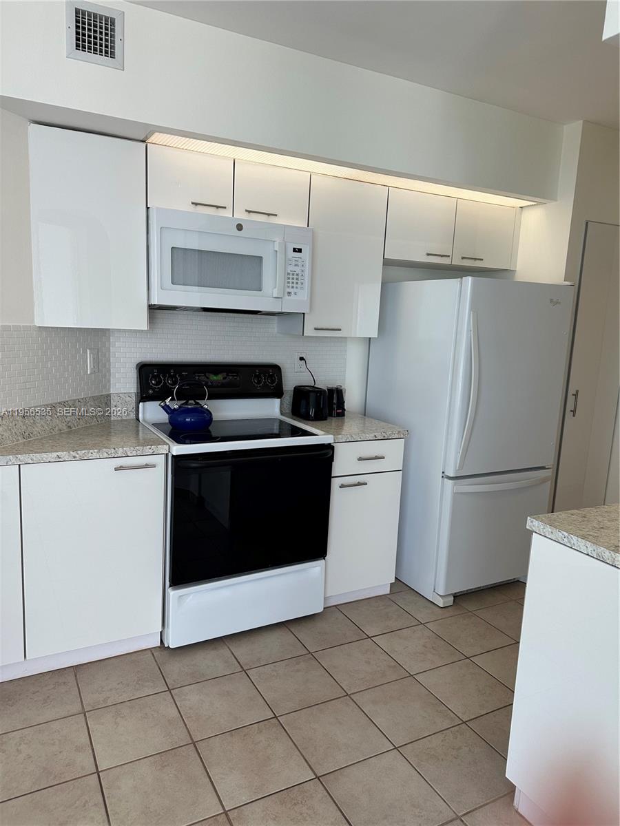 16485 Collins Ave 632