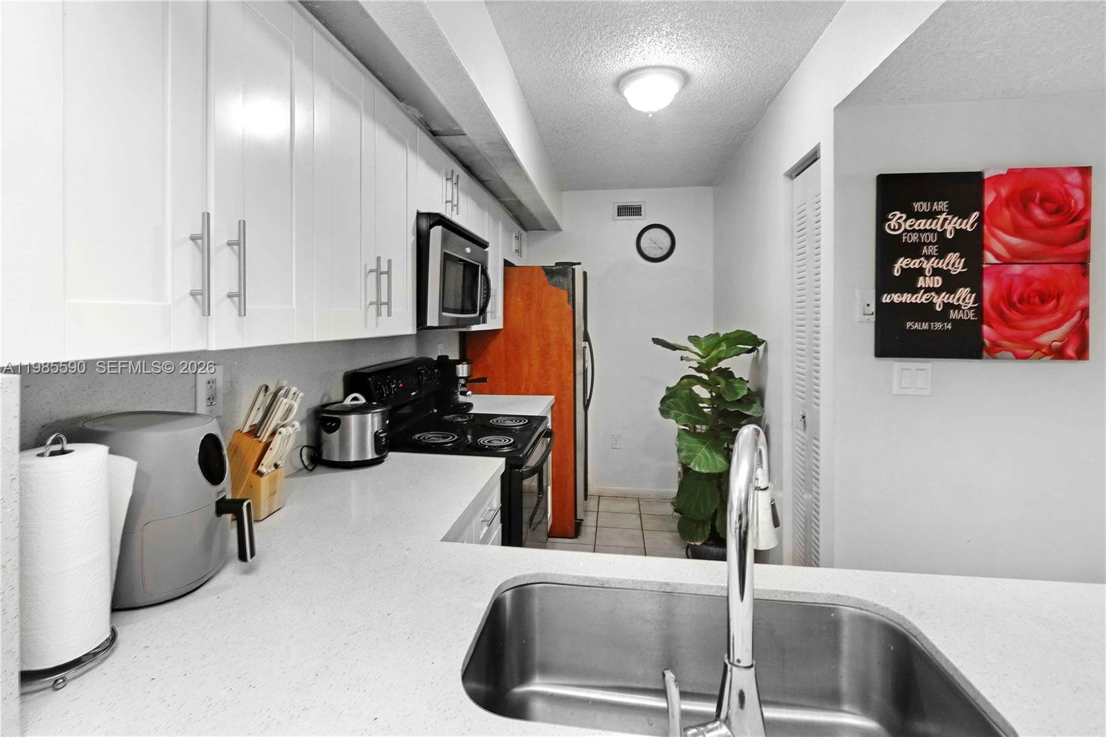 LE CLUB AT OLD CUTLER CON - Residential Lease