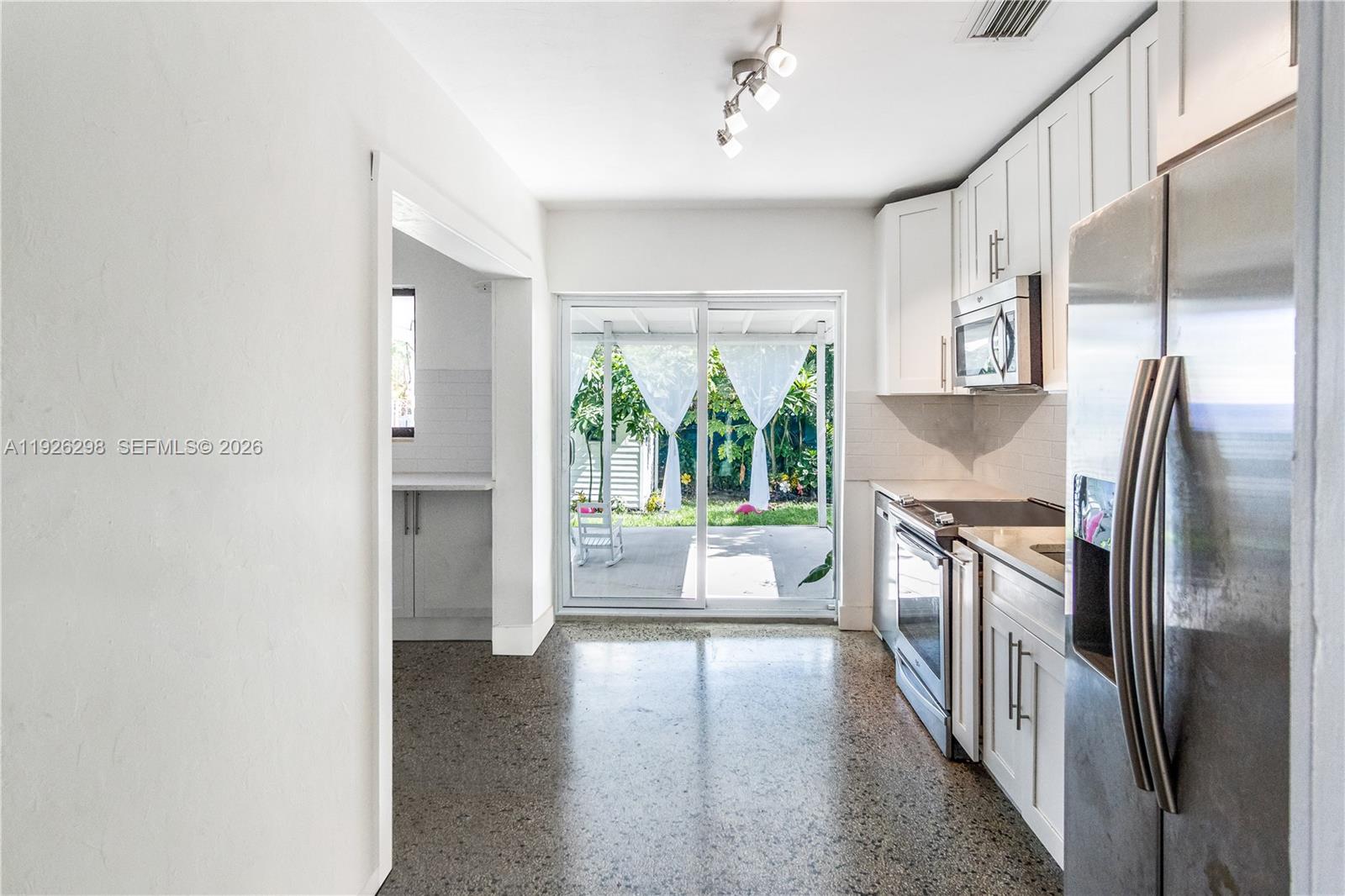 NORTH ANDREWS TERRACE FIR - Residential