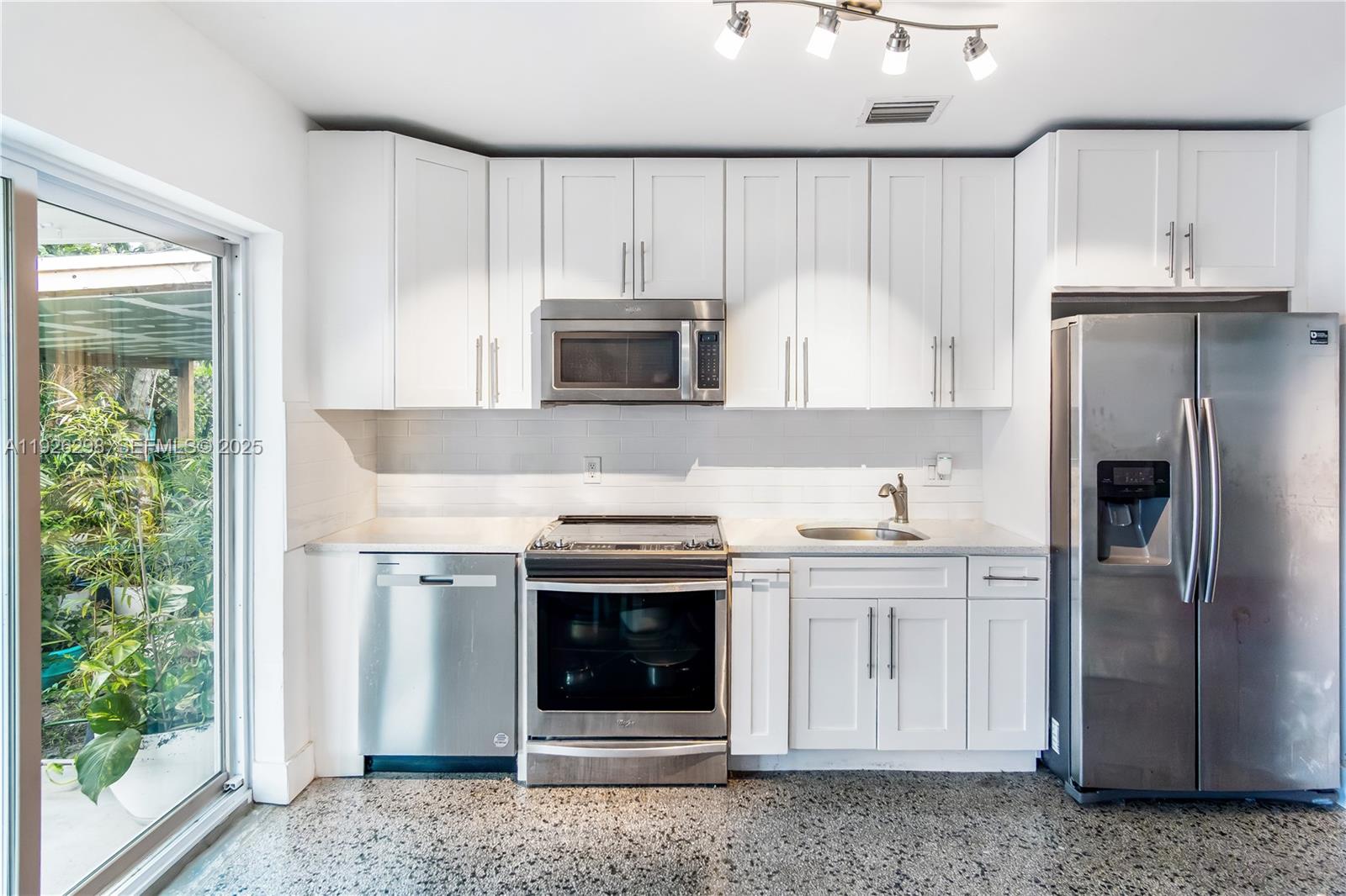 NORTH ANDREWS TERRACE FIR - Residential