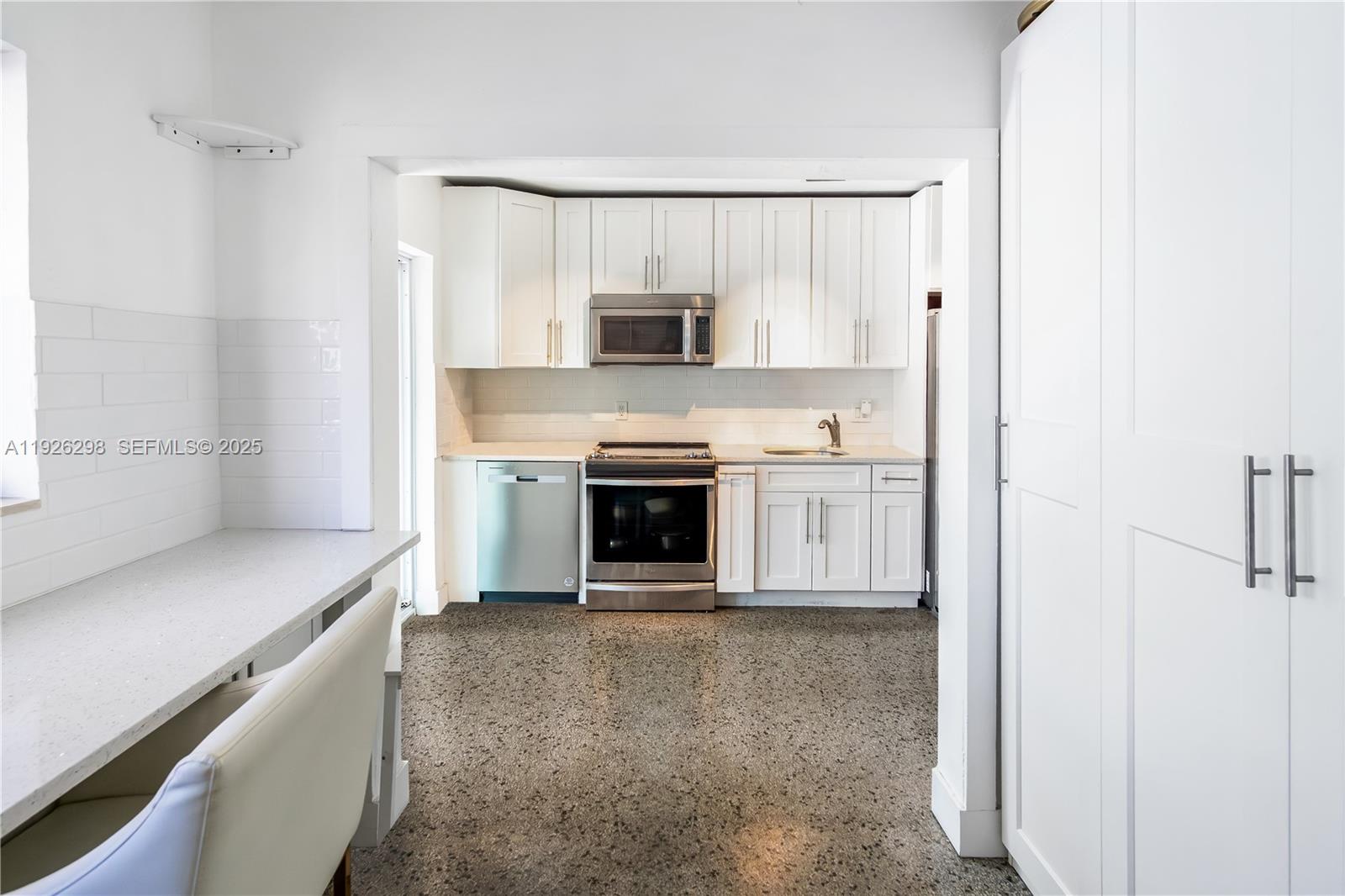 NORTH ANDREWS TERRACE FIR - Residential