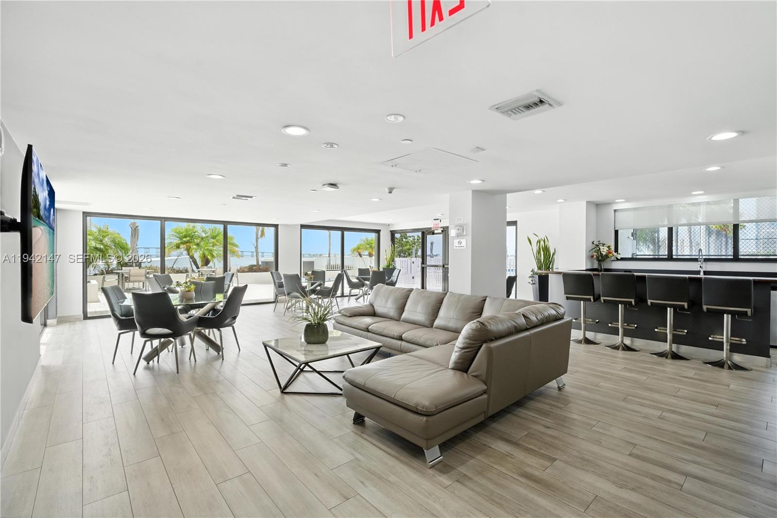 BRICKELL HARBOUR CONDO - Residential