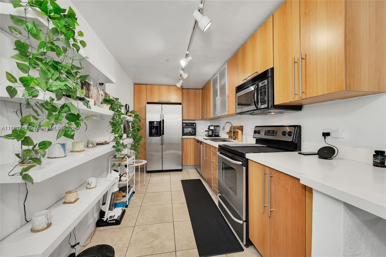 Rental Property at 7501 E Treasure Dr 4H, North Bay Village, Miami-Dade County, Florida - Bedrooms: 1 
Bathrooms: 1  - $2,300 MO.