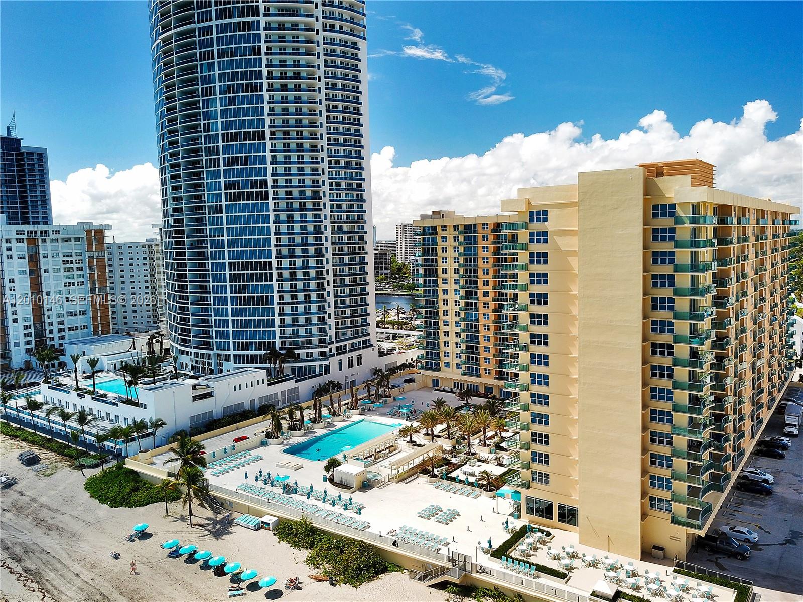 WAVE CONDO - Residential