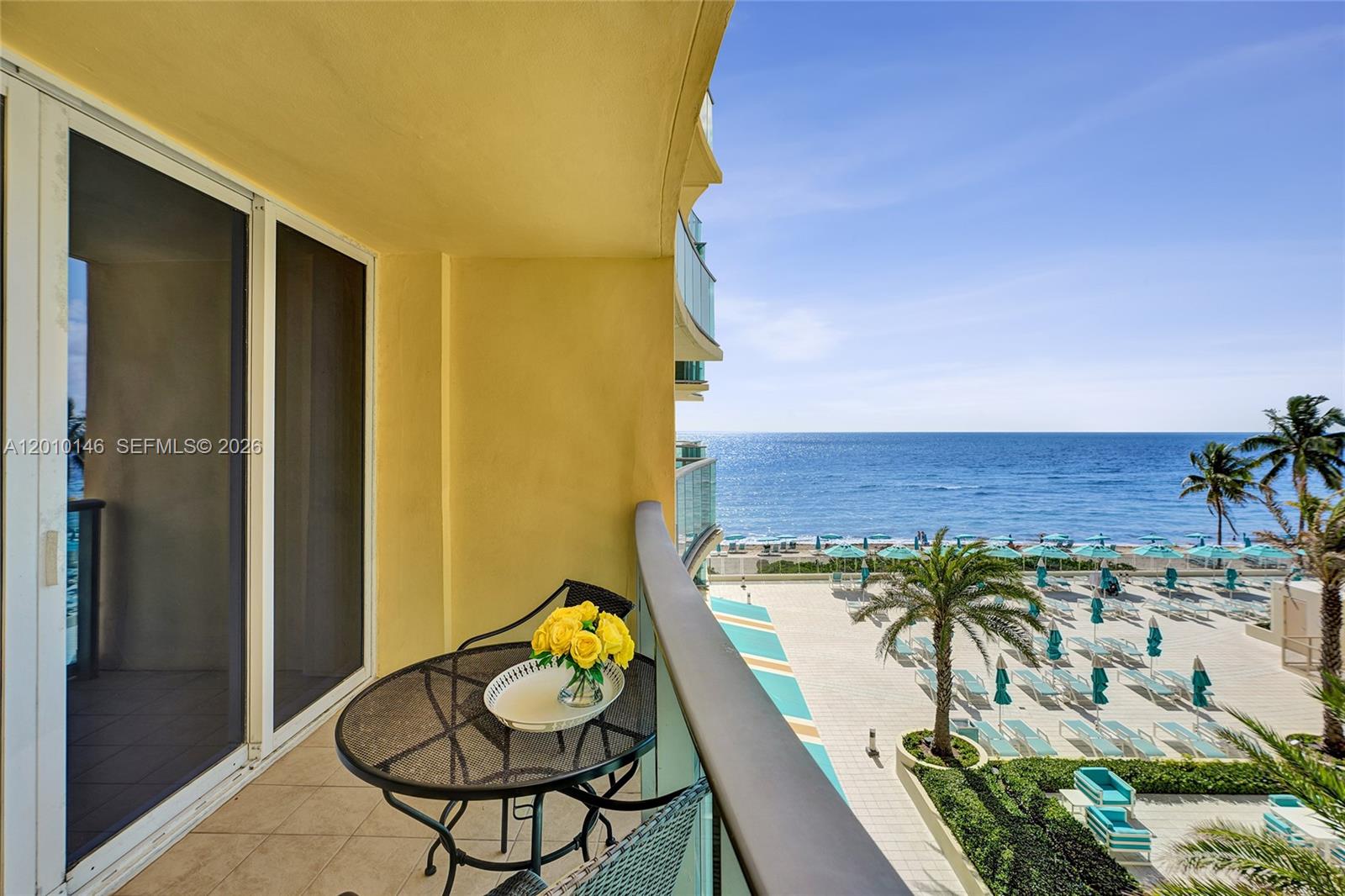 WAVE CONDO - Residential