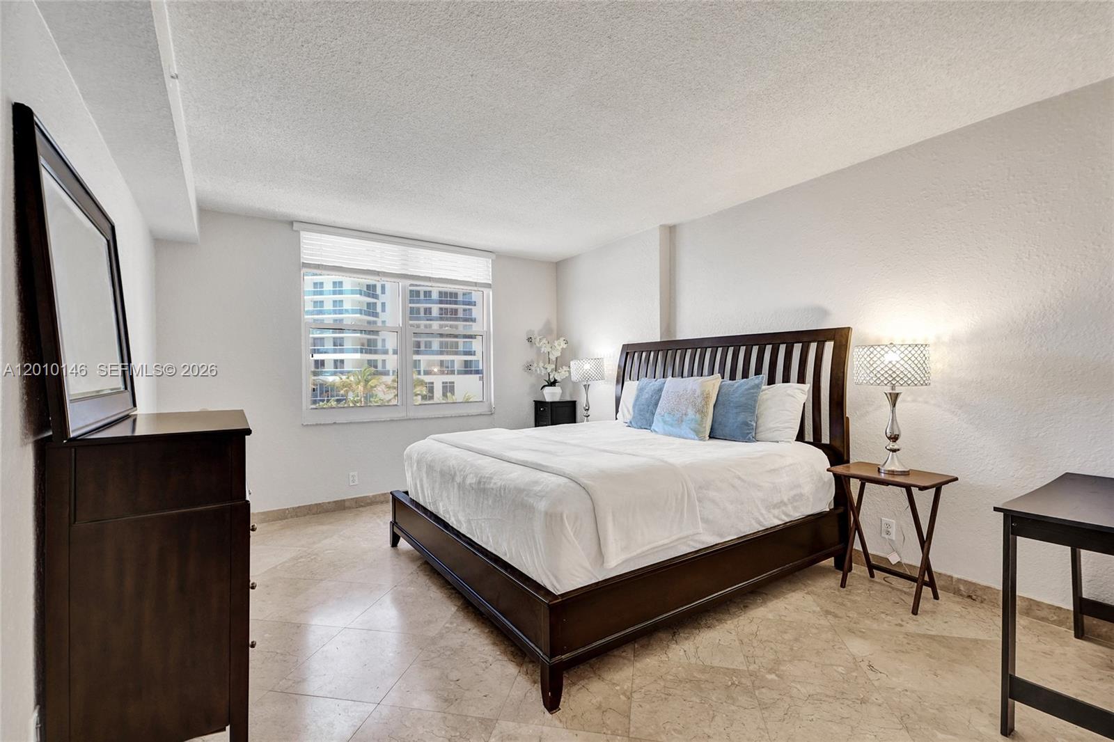 WAVE CONDO - Residential
