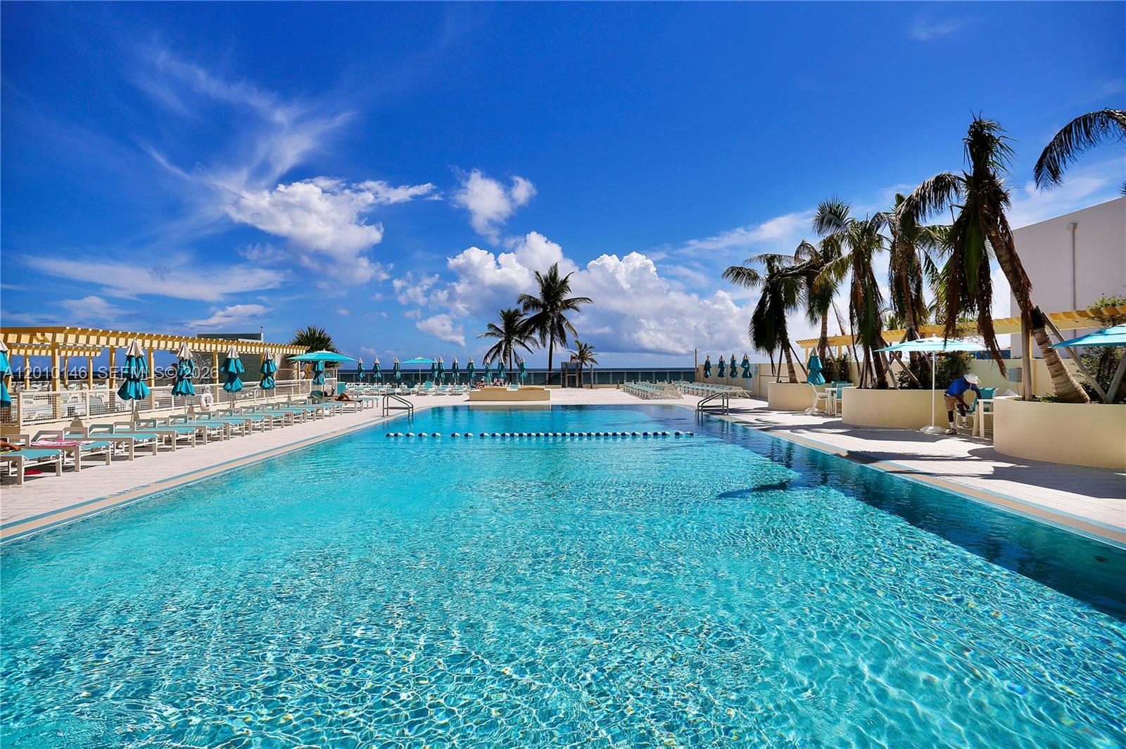 WAVE CONDO - Residential