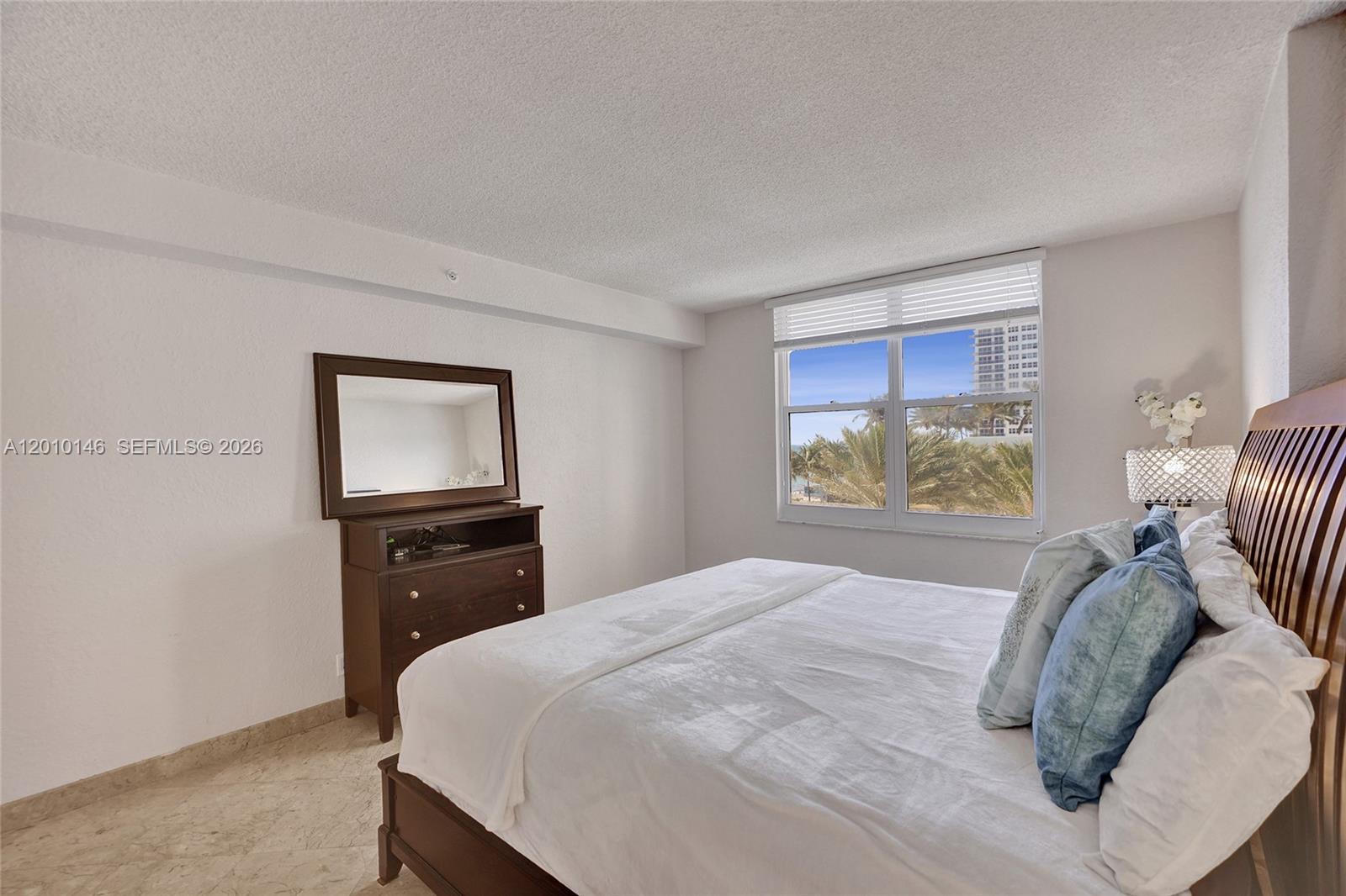 WAVE CONDO - Residential