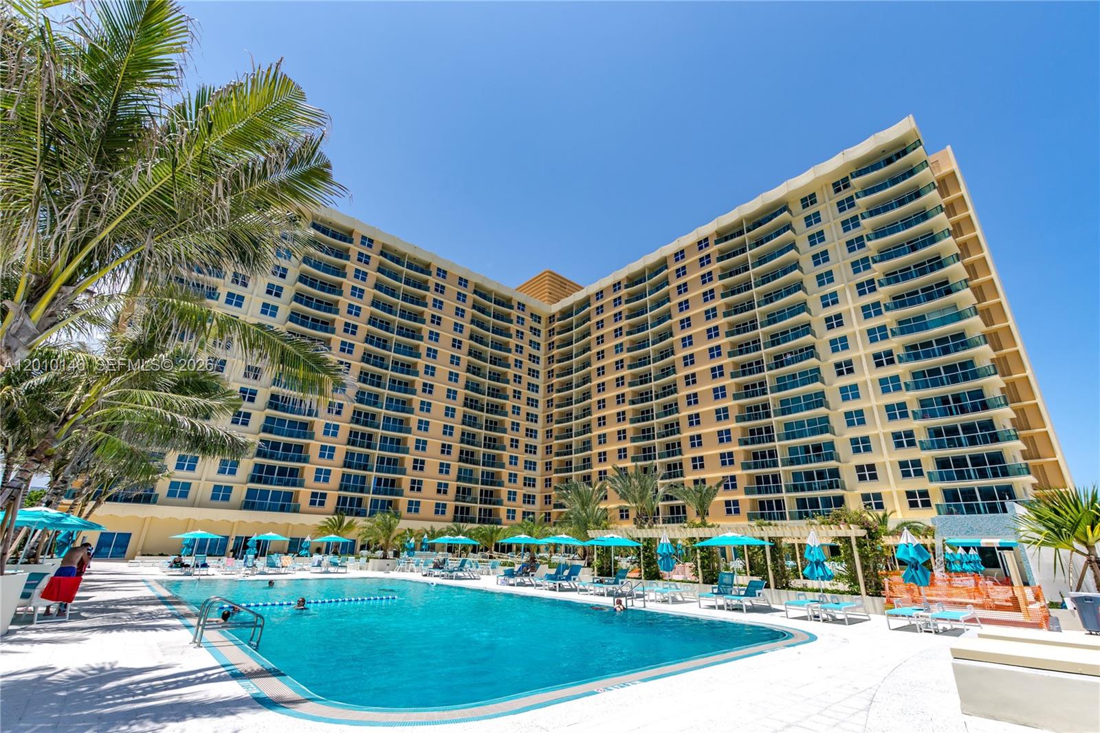 WAVE CONDO - Residential