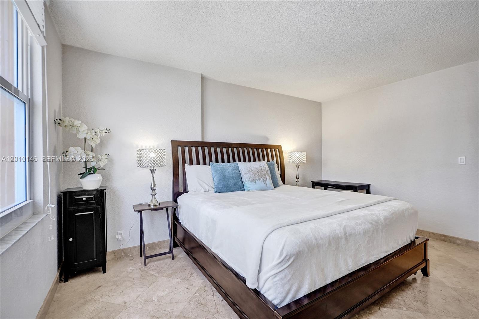 WAVE CONDO - Residential