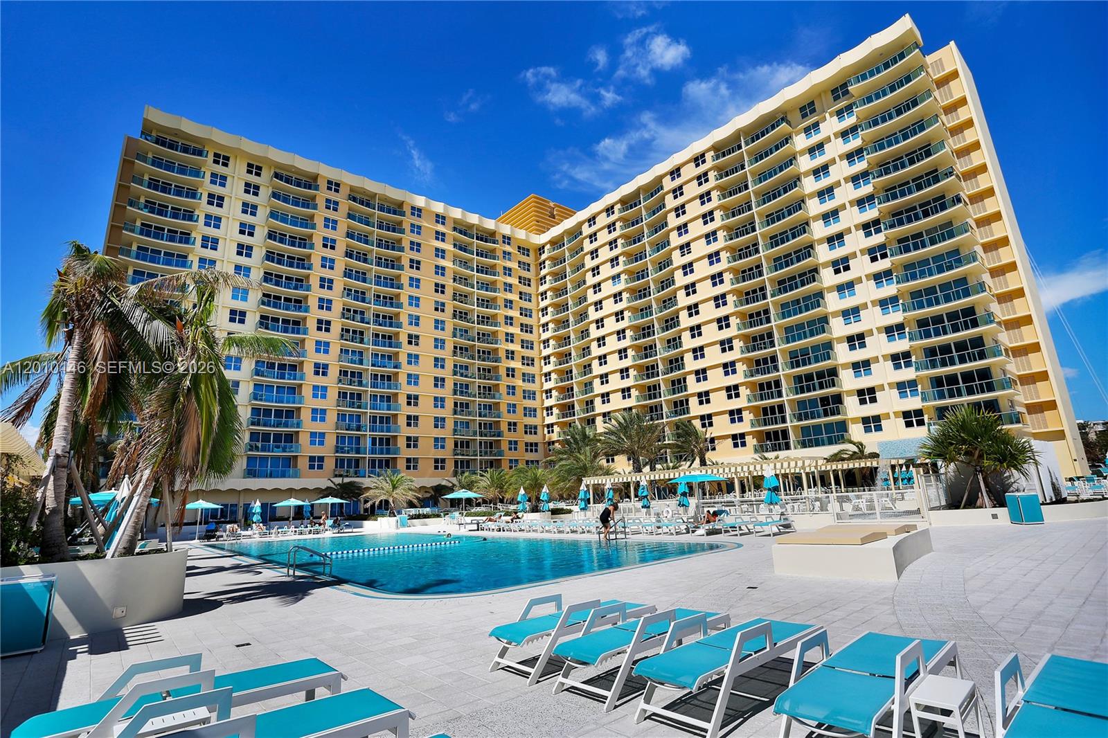 WAVE CONDO - Residential