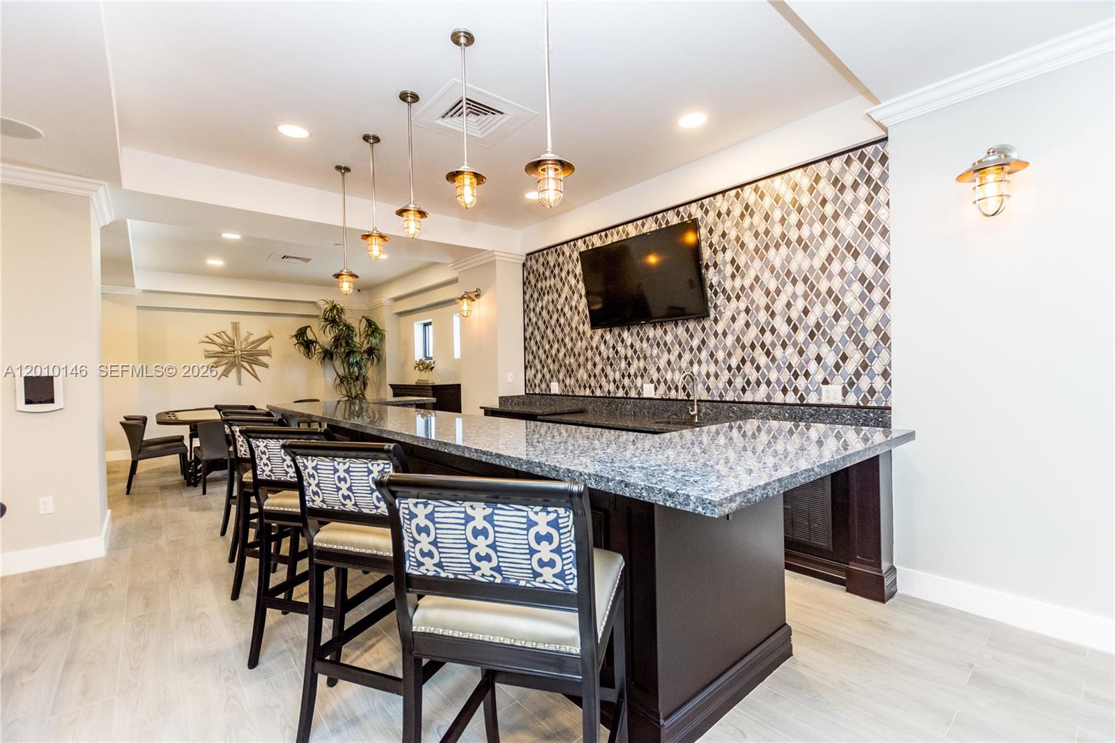 WAVE CONDO - Residential