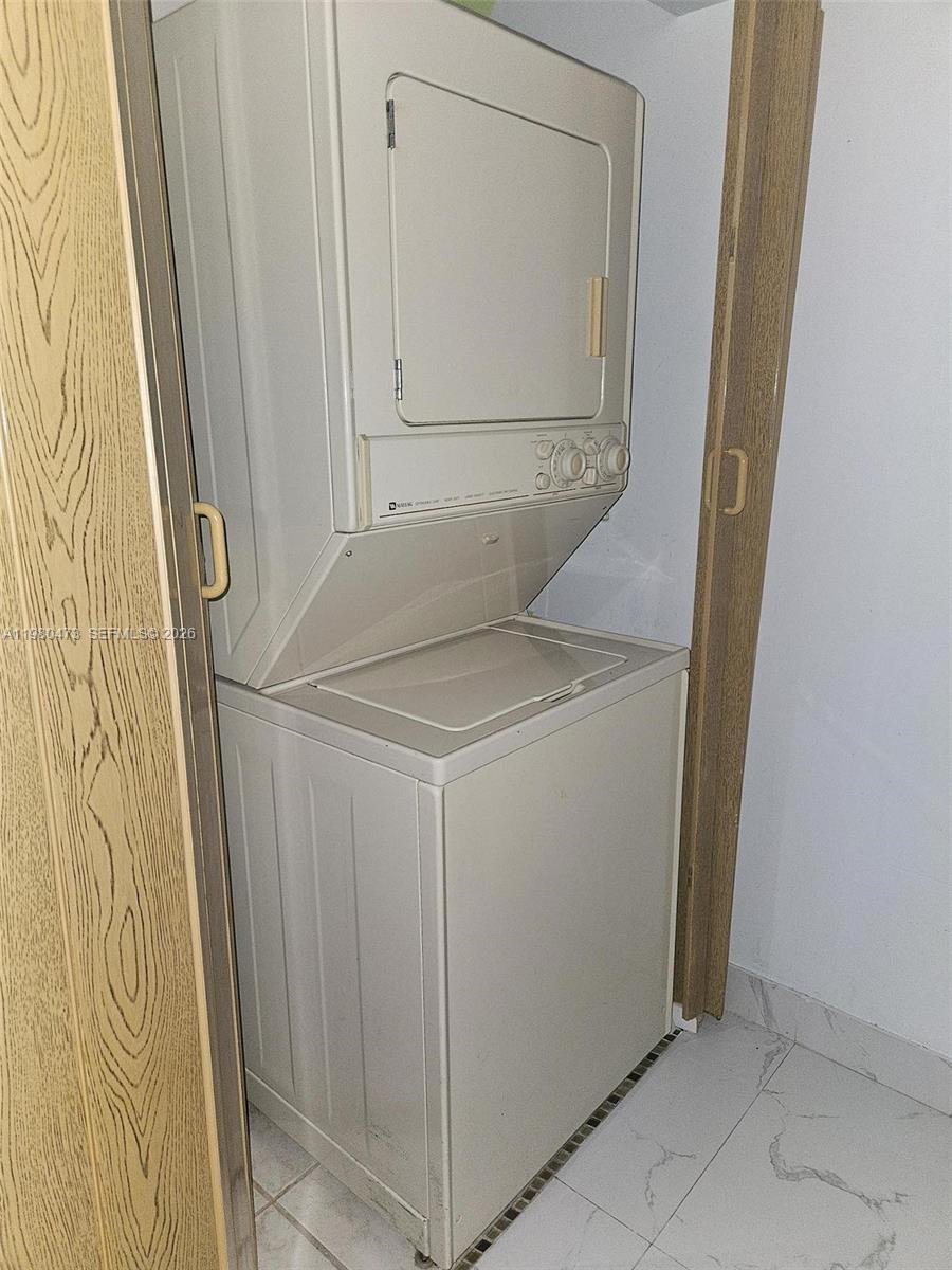 LAGO GRANDE FIVE-B CONDO - Residential Lease