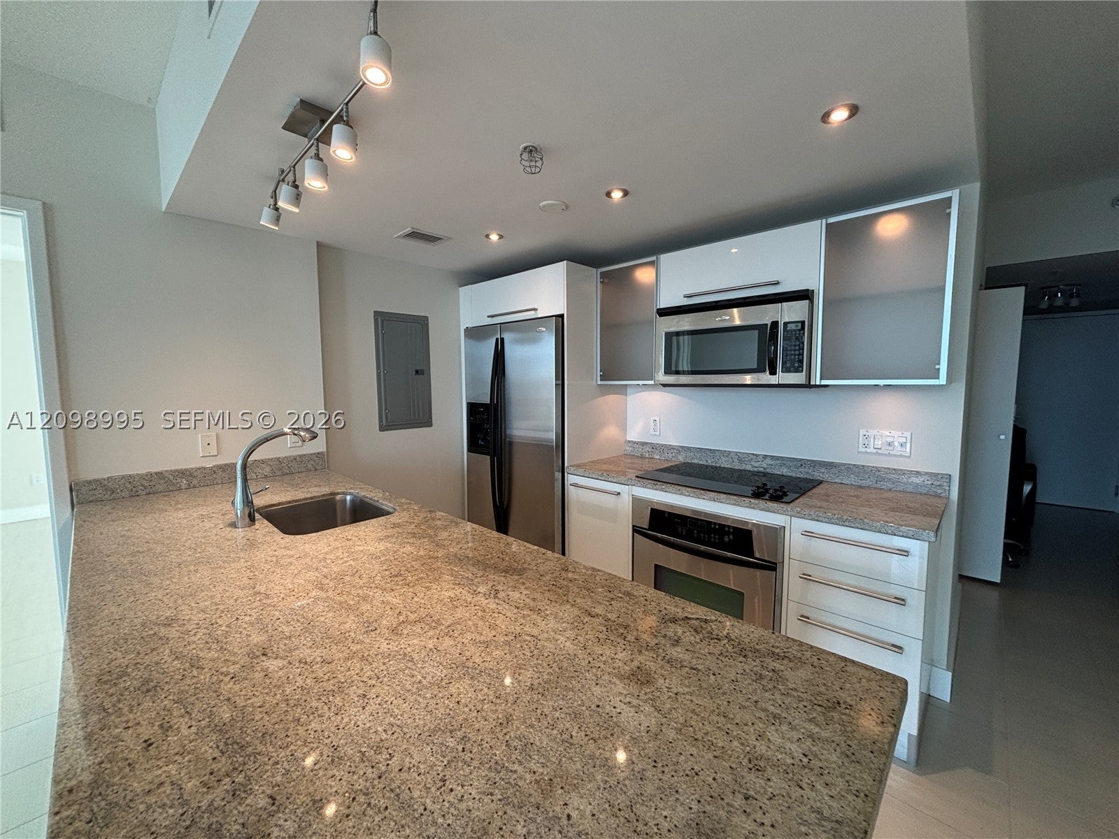 185 SW 7th St 1702
