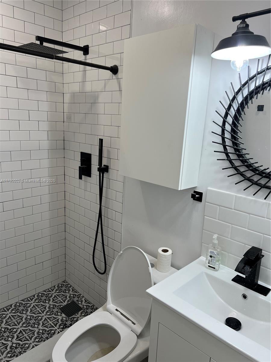 BISCAYNE LAWN EXTENSION - Residential Income