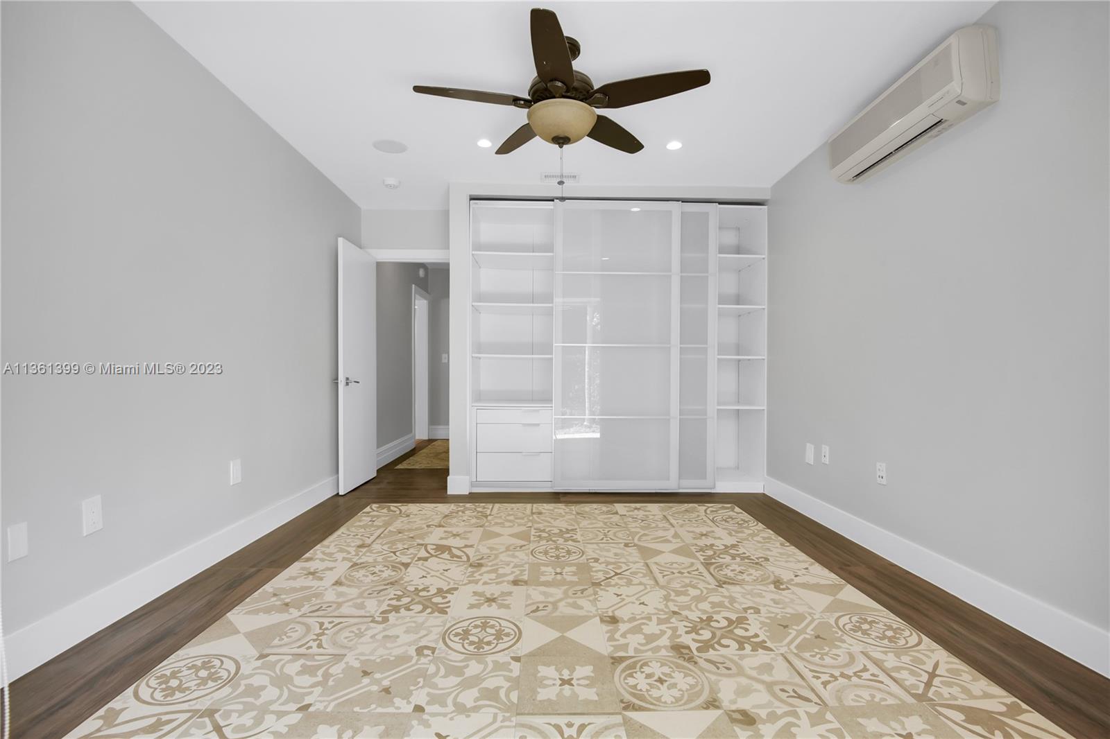 RUNAWAY PINES - Residential