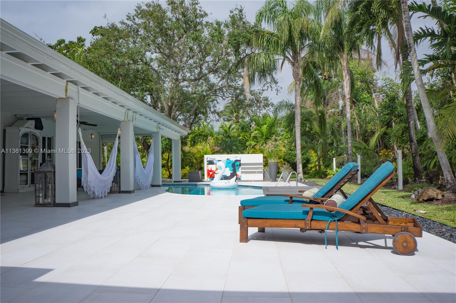 RUNAWAY PINES - Residential