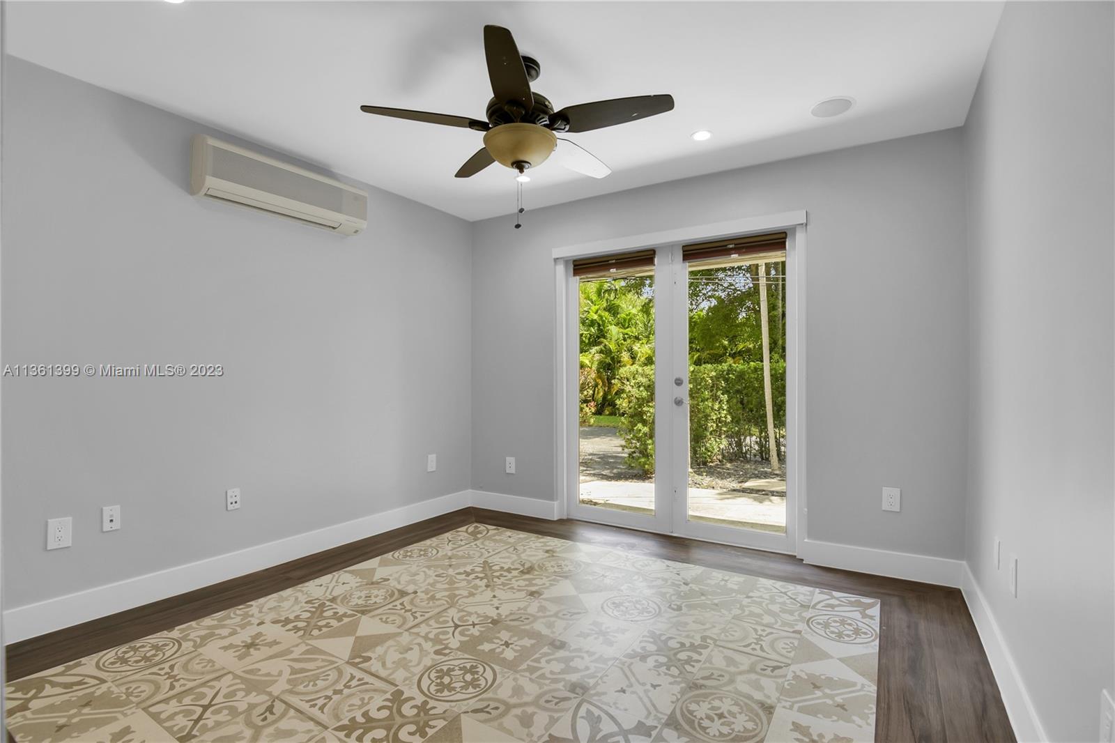 RUNAWAY PINES - Residential