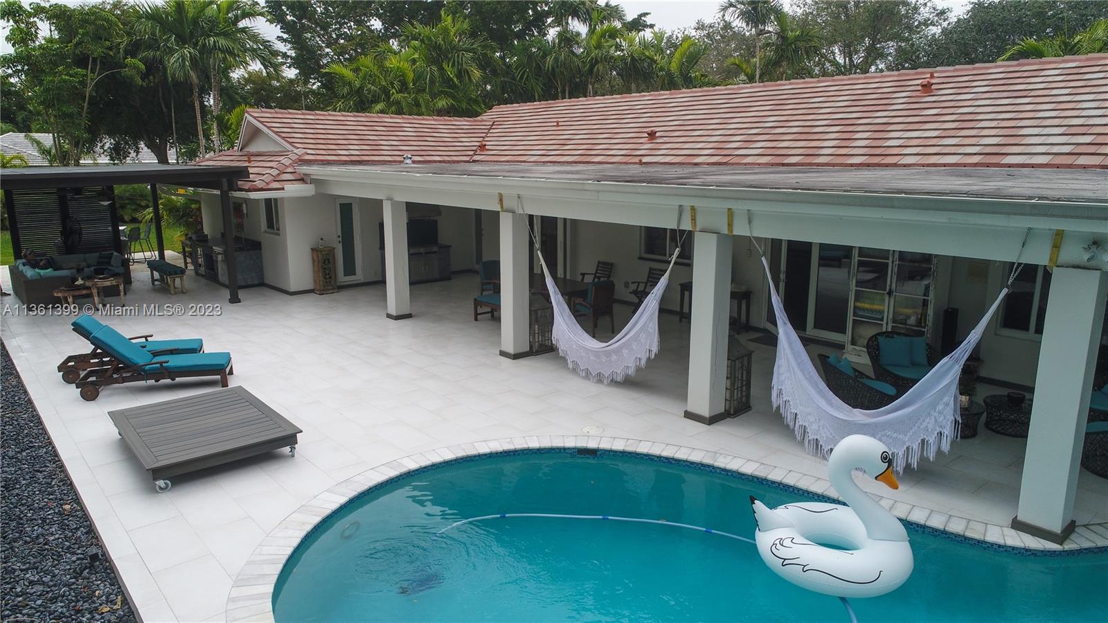 RUNAWAY PINES - Residential