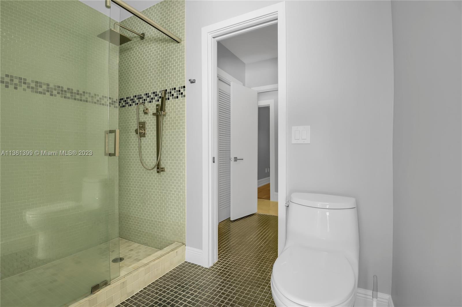 RUNAWAY PINES - Residential