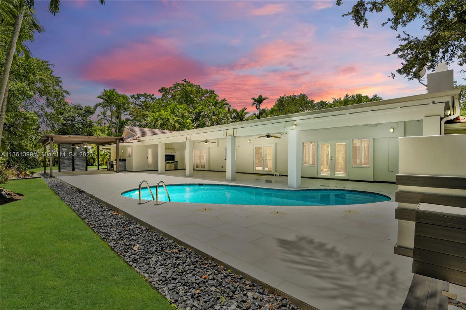 RUNAWAY PINES - Residential