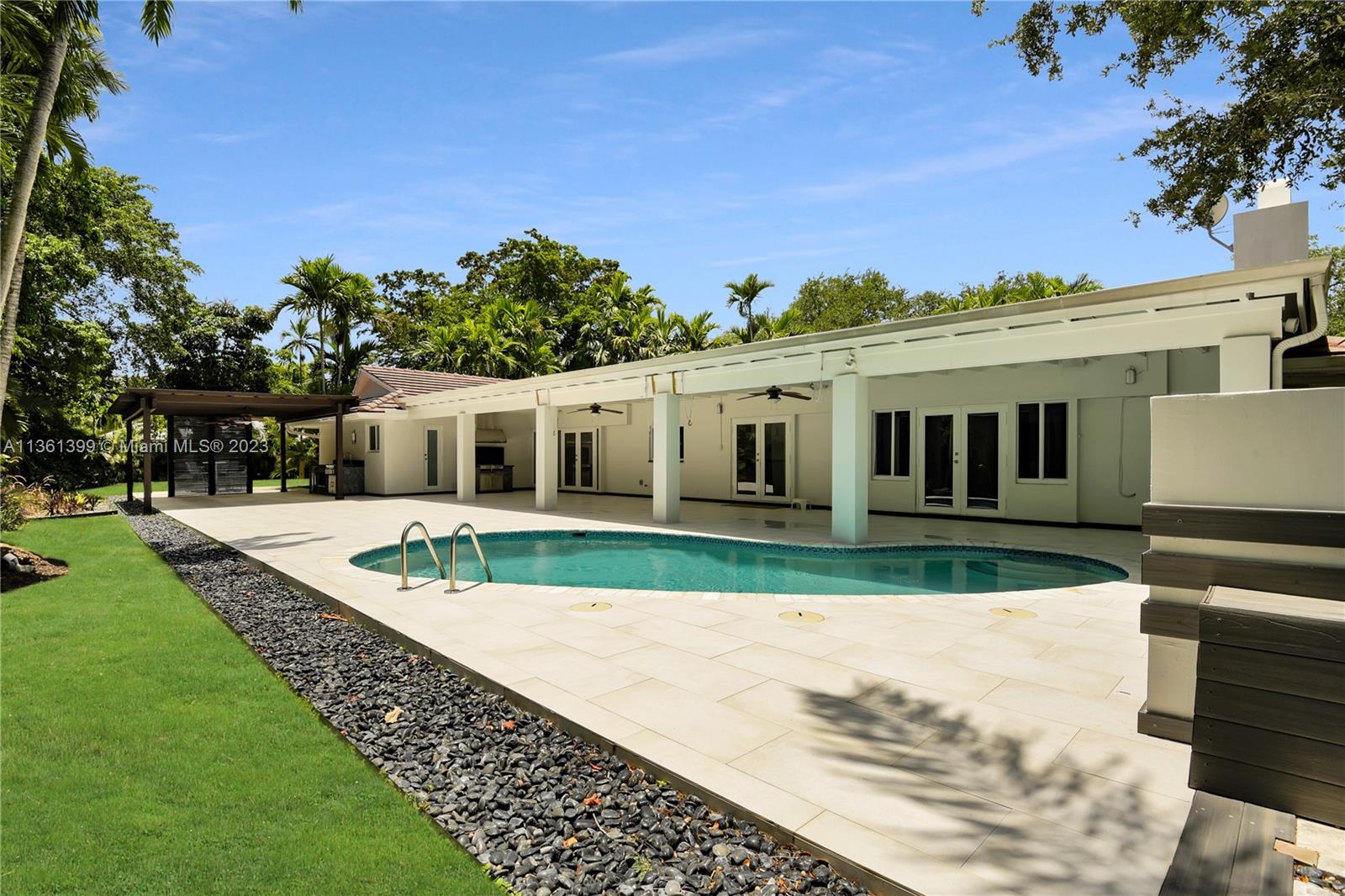 RUNAWAY PINES - Residential