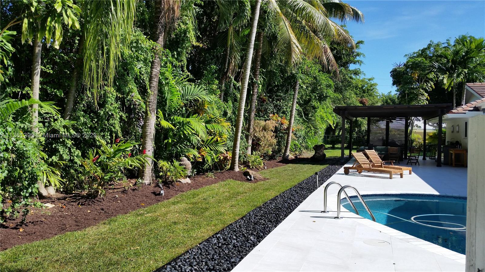 RUNAWAY PINES - Residential