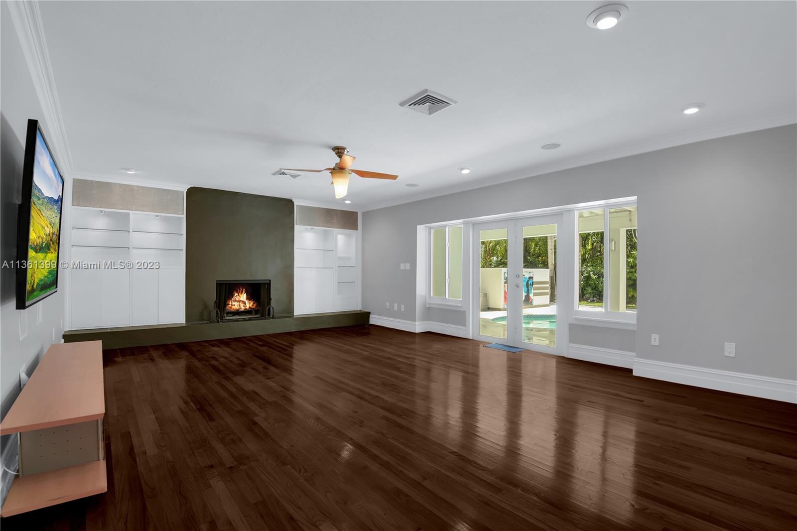 RUNAWAY PINES - Residential