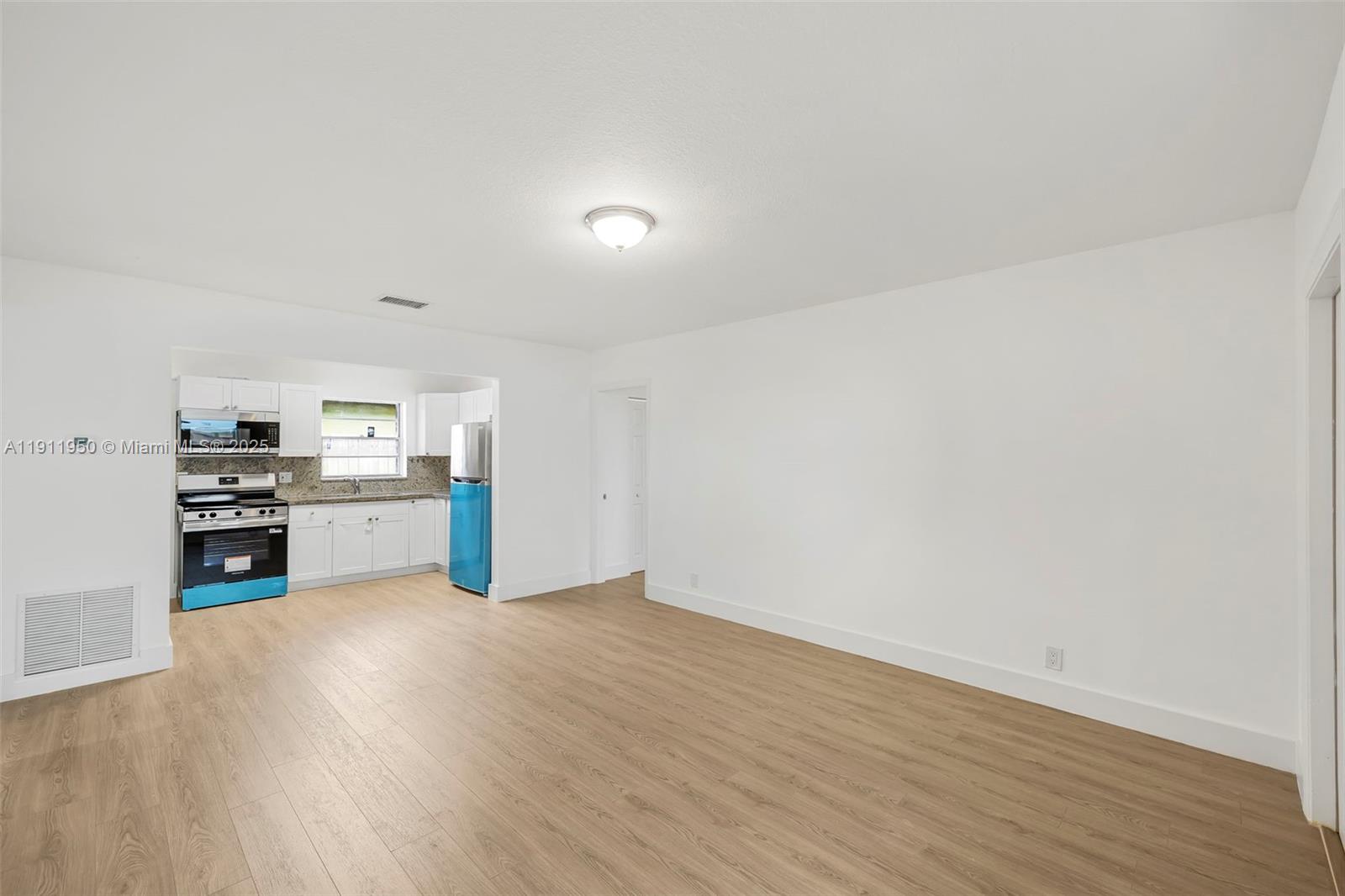 HOLLYWOOD SOUTH SIDE ADD - Residential Lease