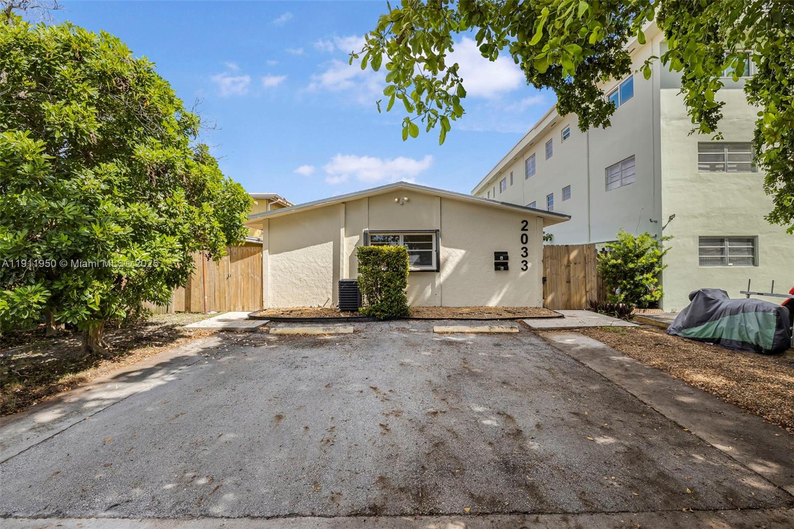 HOLLYWOOD SOUTH SIDE ADD - Residential Lease