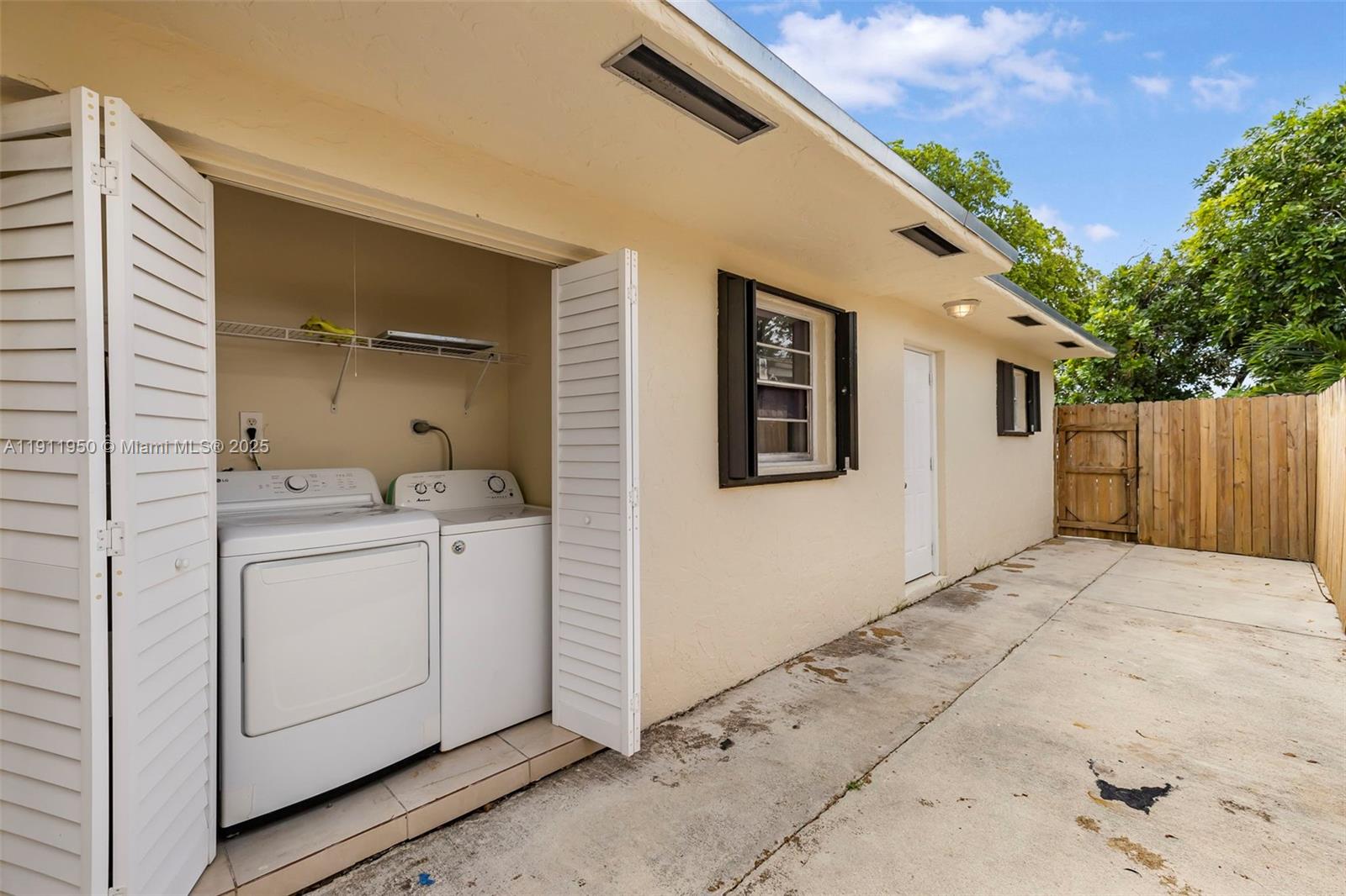 HOLLYWOOD SOUTH SIDE ADD - Residential Lease