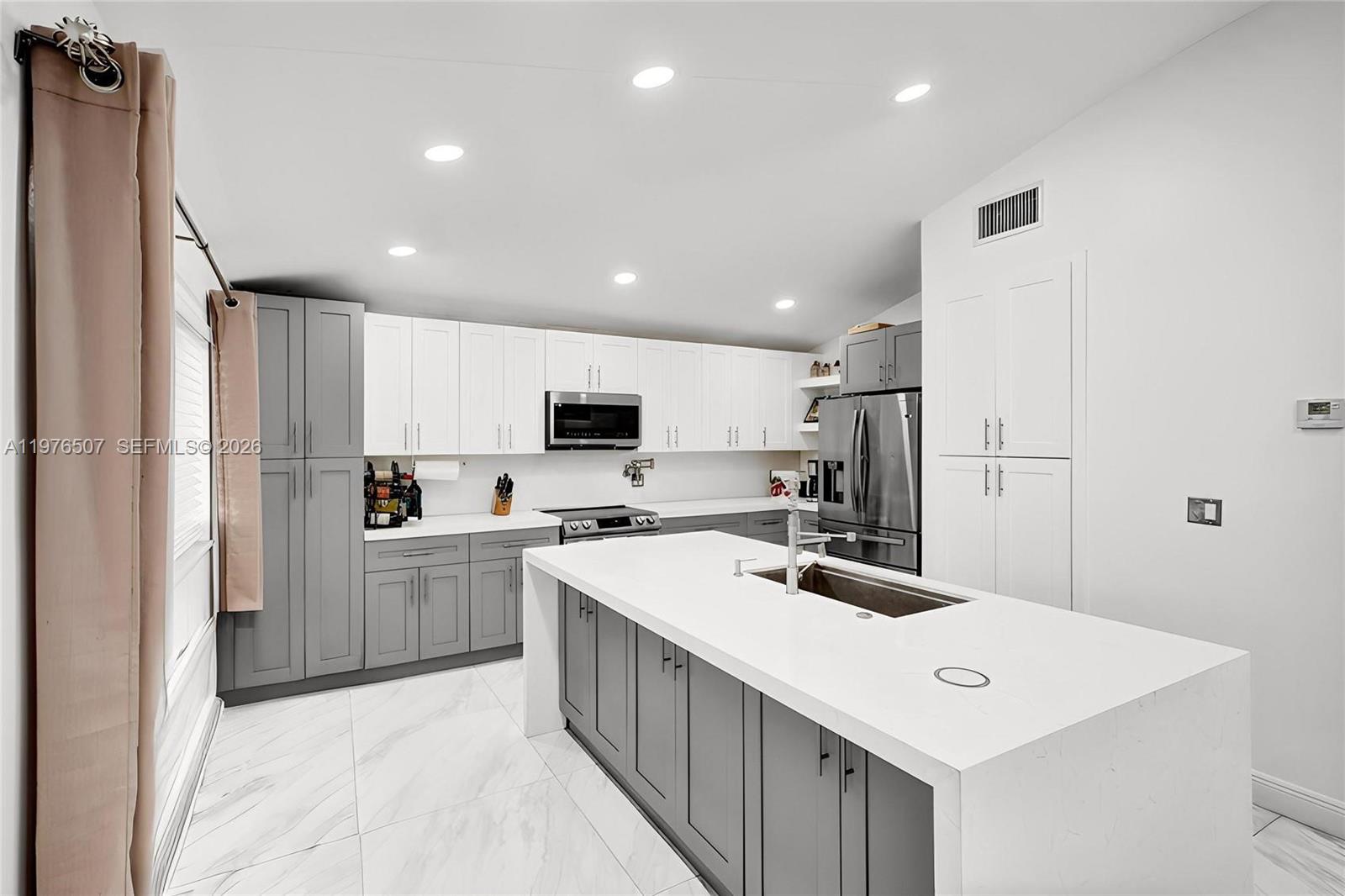 HOLLYWOOD PARK - Residential Income