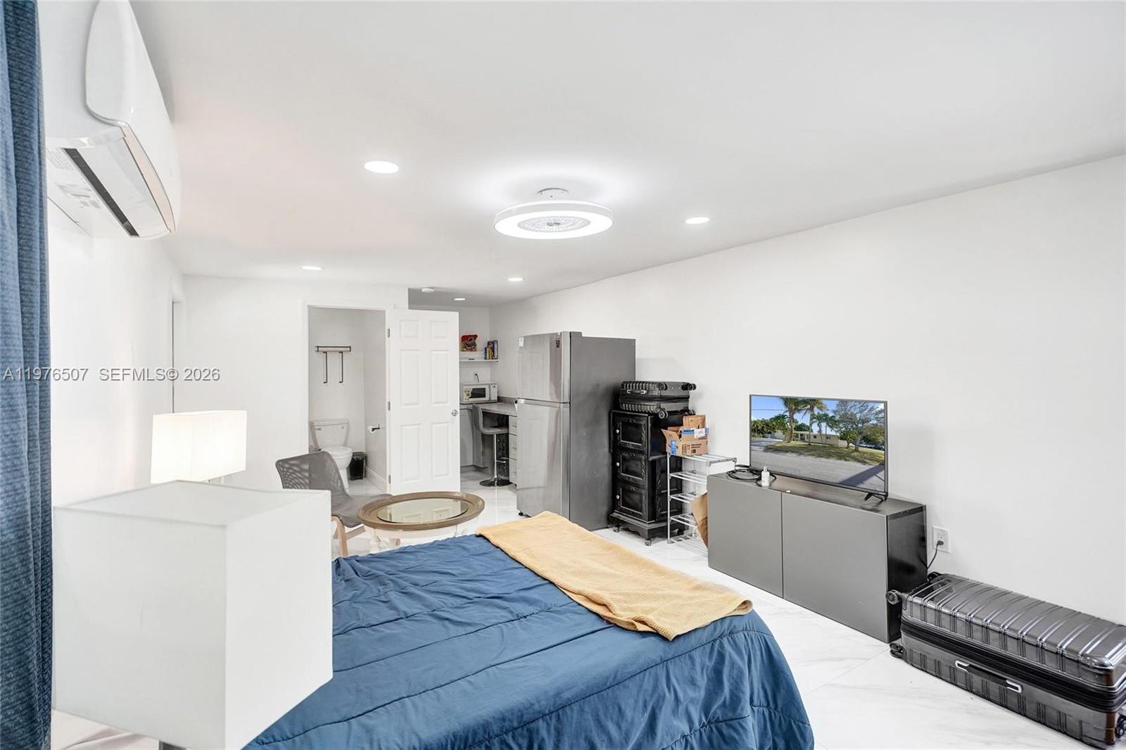 HOLLYWOOD PARK - Residential Income