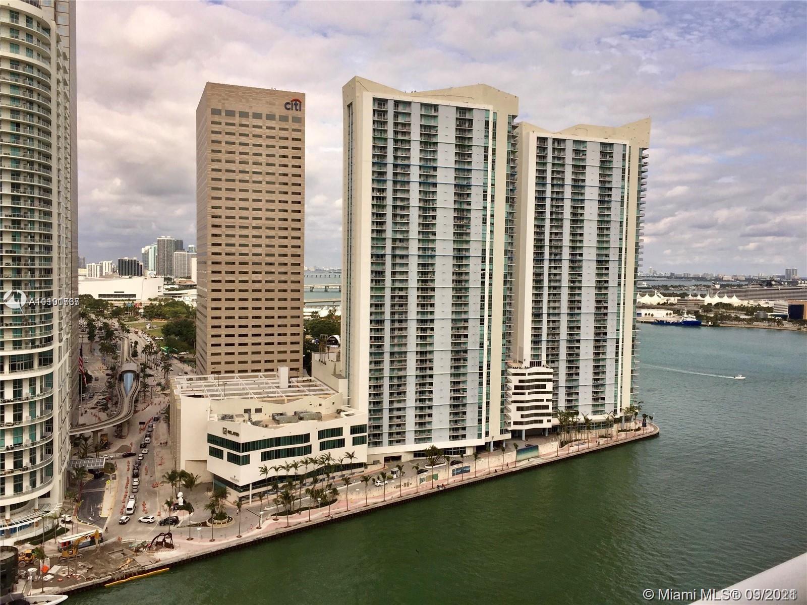 CARBONELL CONDO - Residential