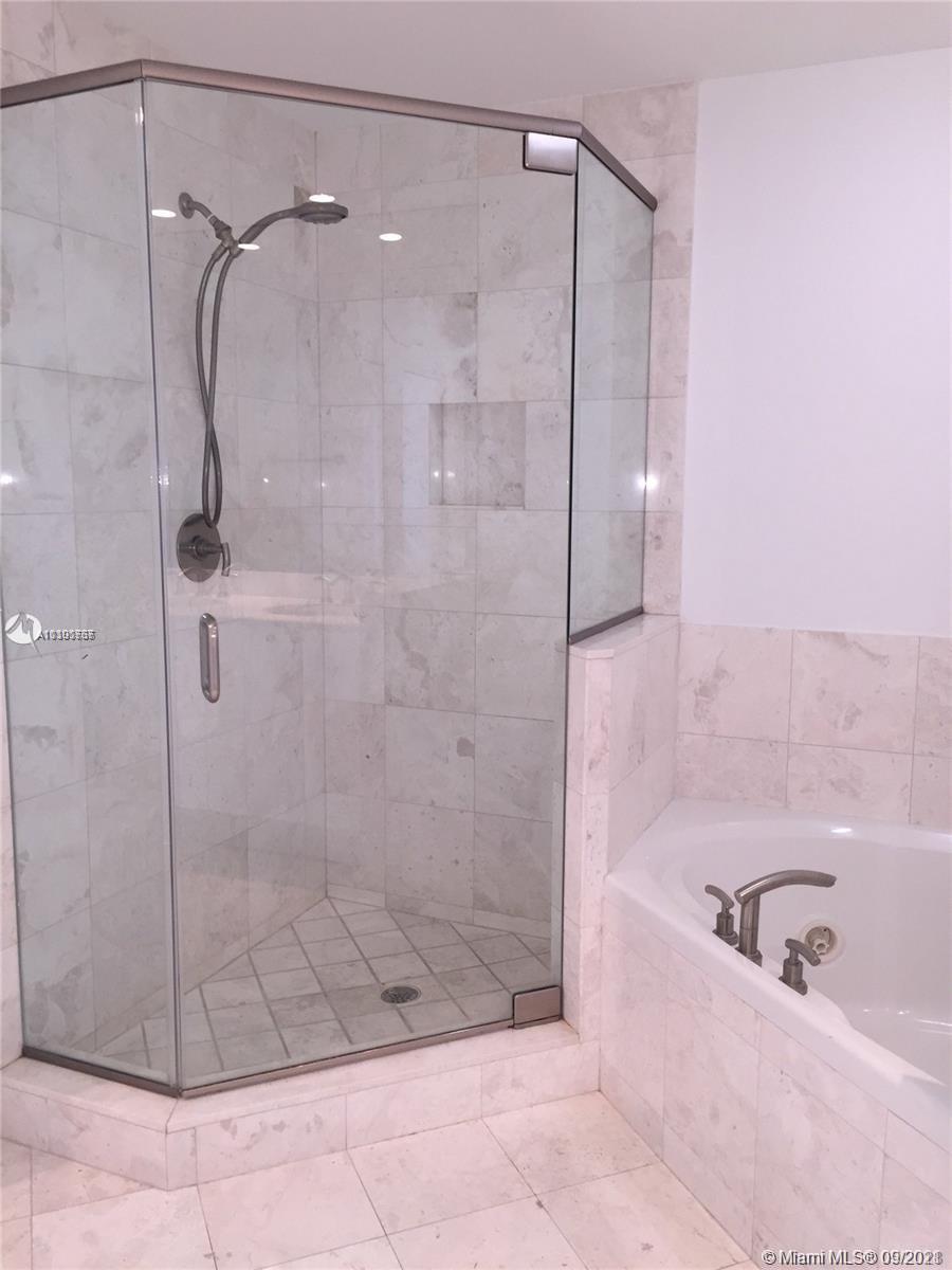 CARBONELL CONDO - Residential