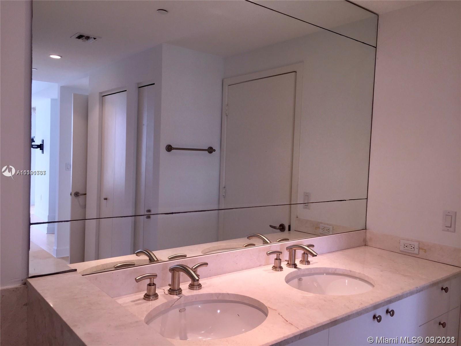 CARBONELL CONDO - Residential