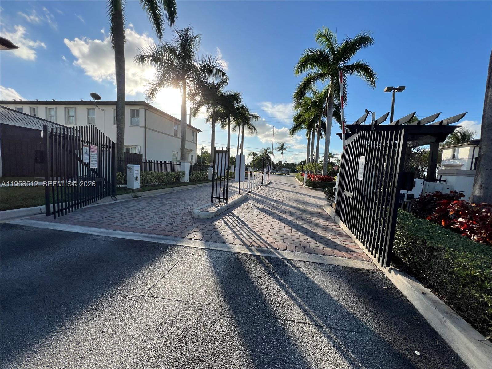 SHOMA HOMES SPLENDIDO CON - Residential