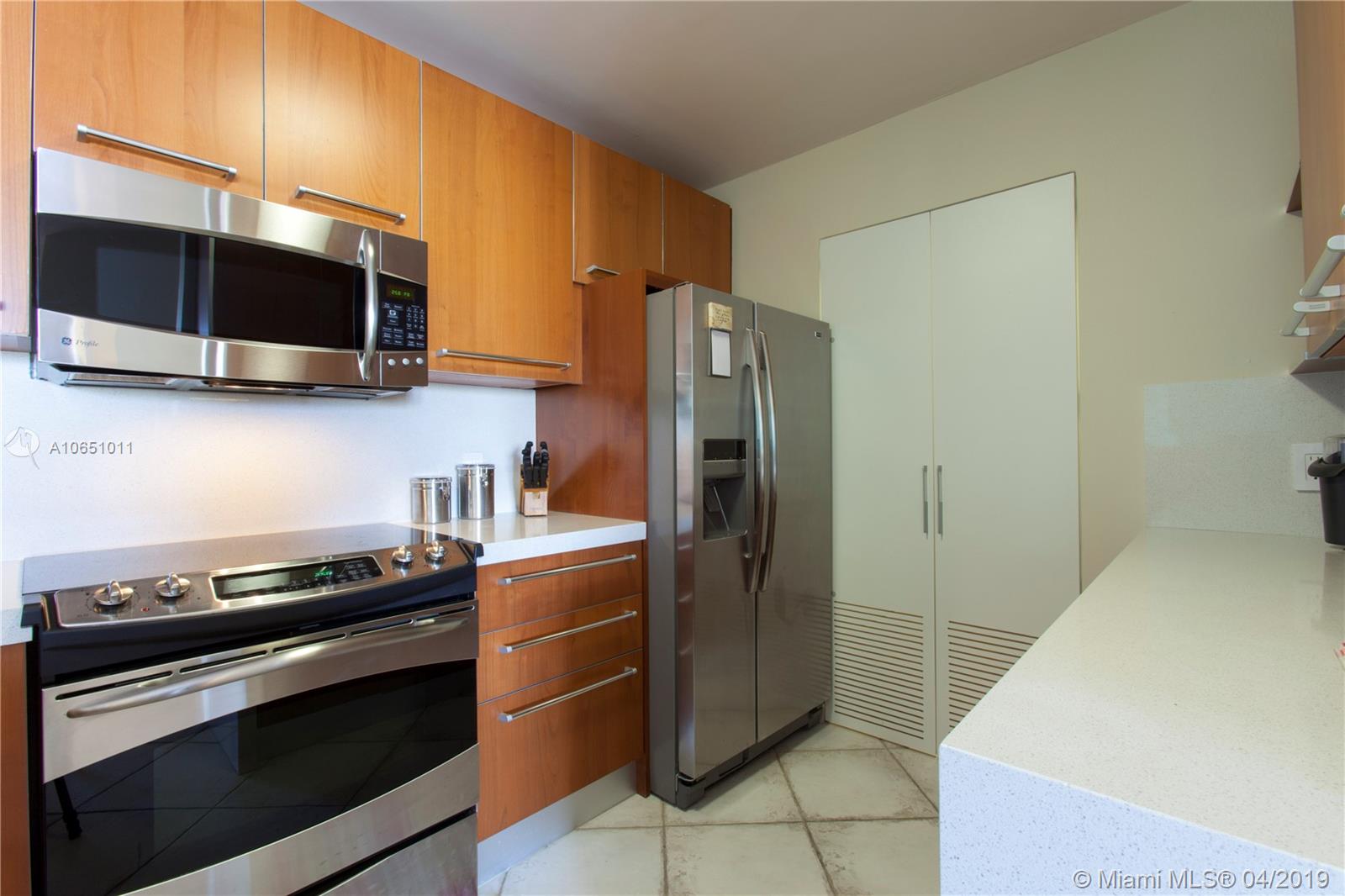 THE YACHT CLUB AVENTURA - Residential