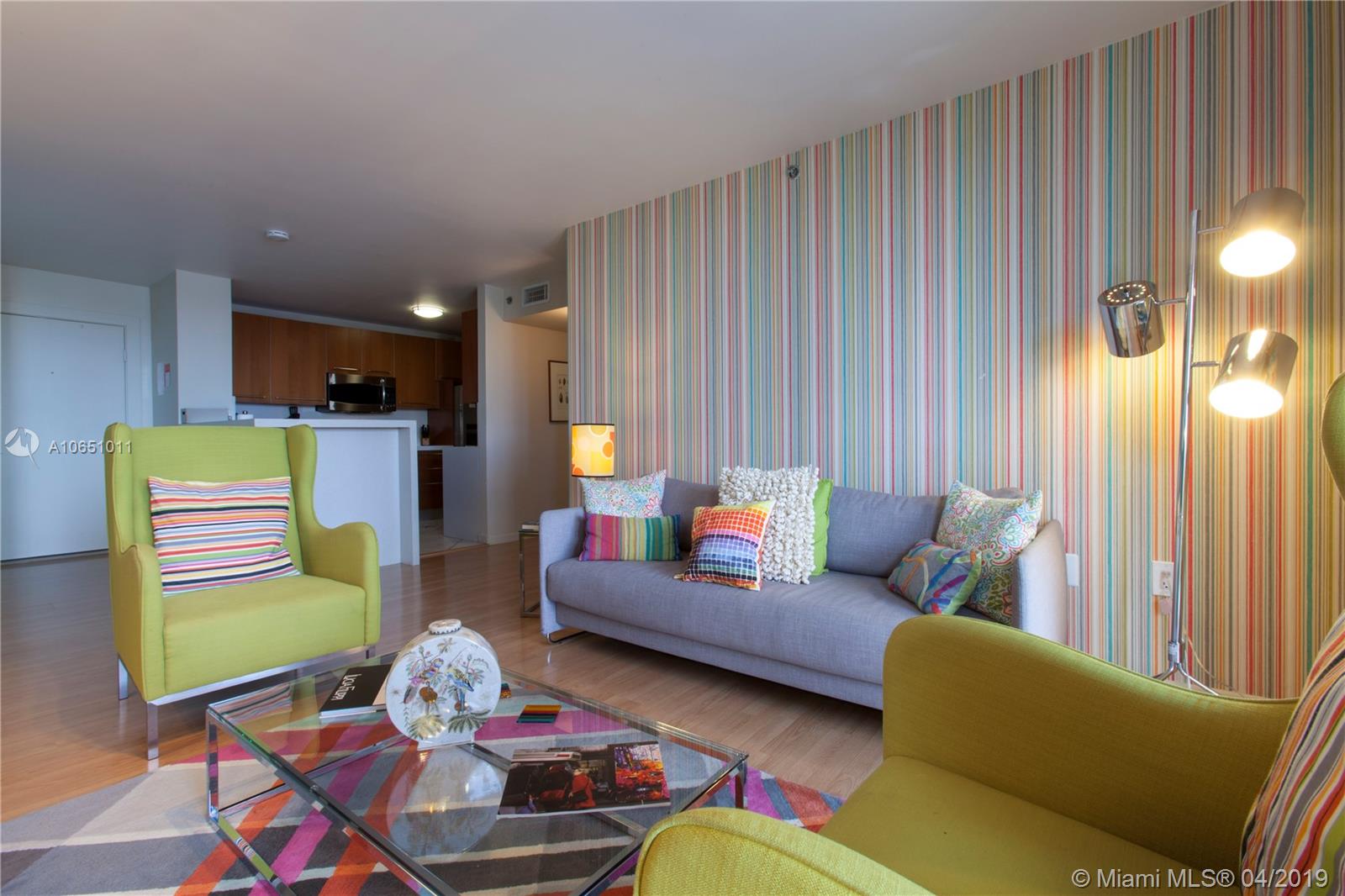 THE YACHT CLUB AVENTURA - Residential