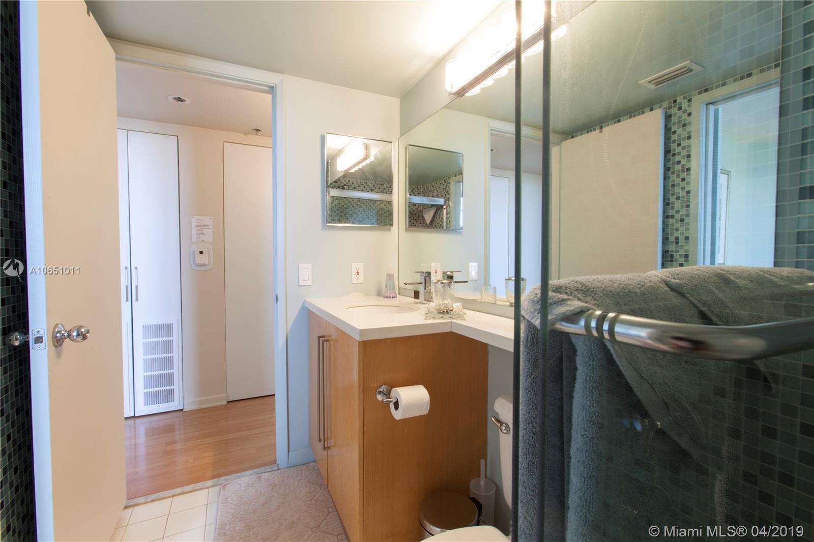 THE YACHT CLUB AVENTURA - Residential