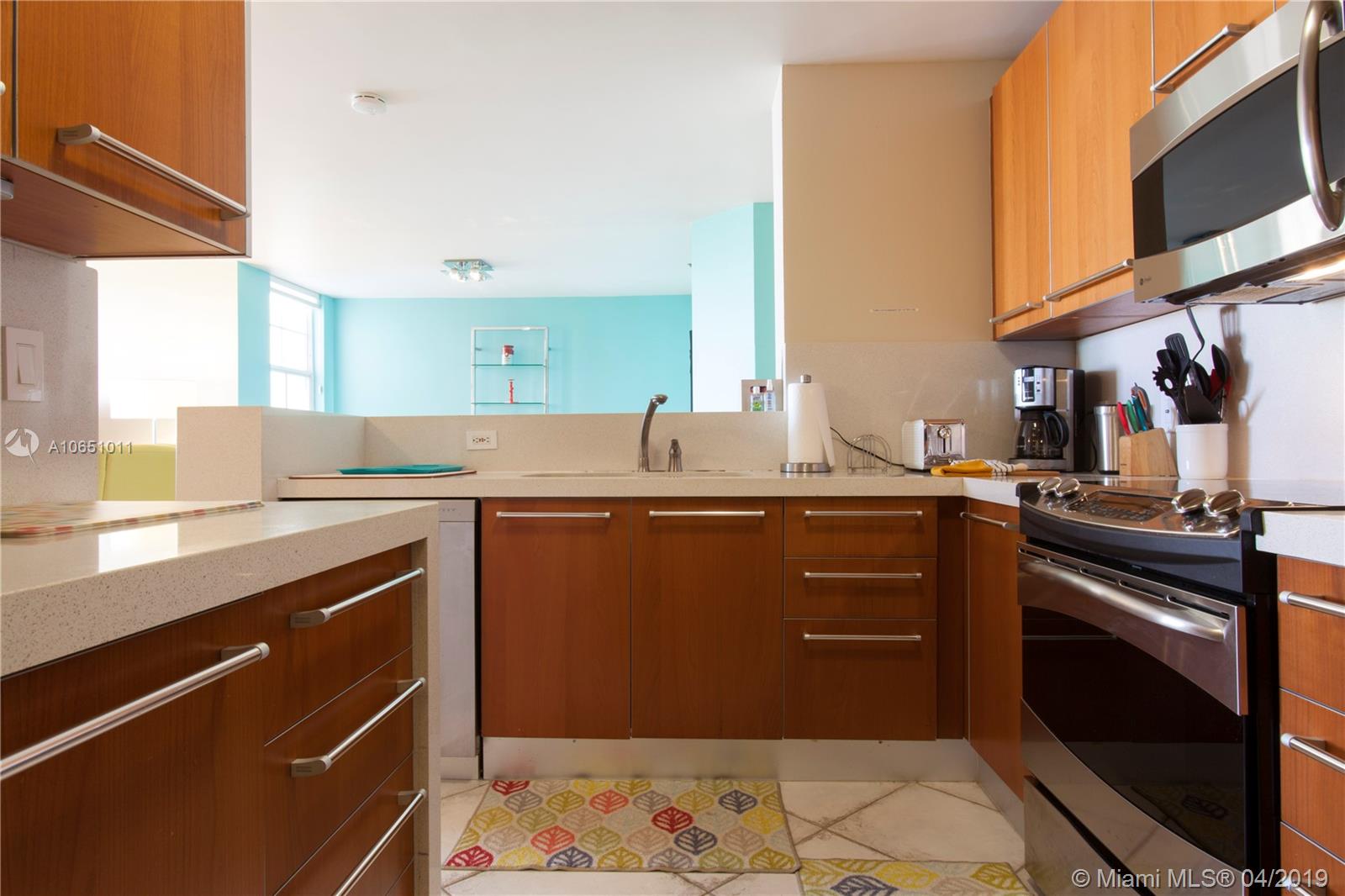 THE YACHT CLUB AVENTURA - Residential