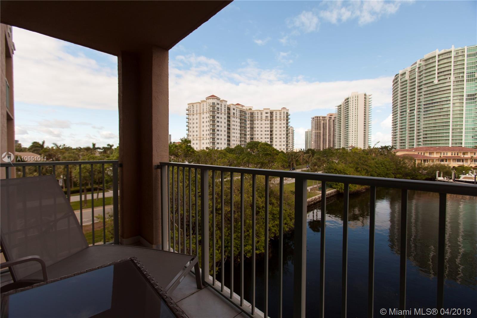 THE YACHT CLUB AVENTURA - Residential