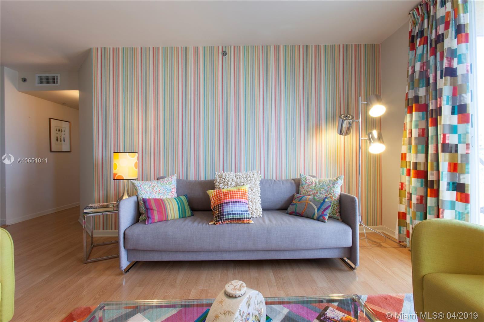 THE YACHT CLUB AVENTURA - Residential