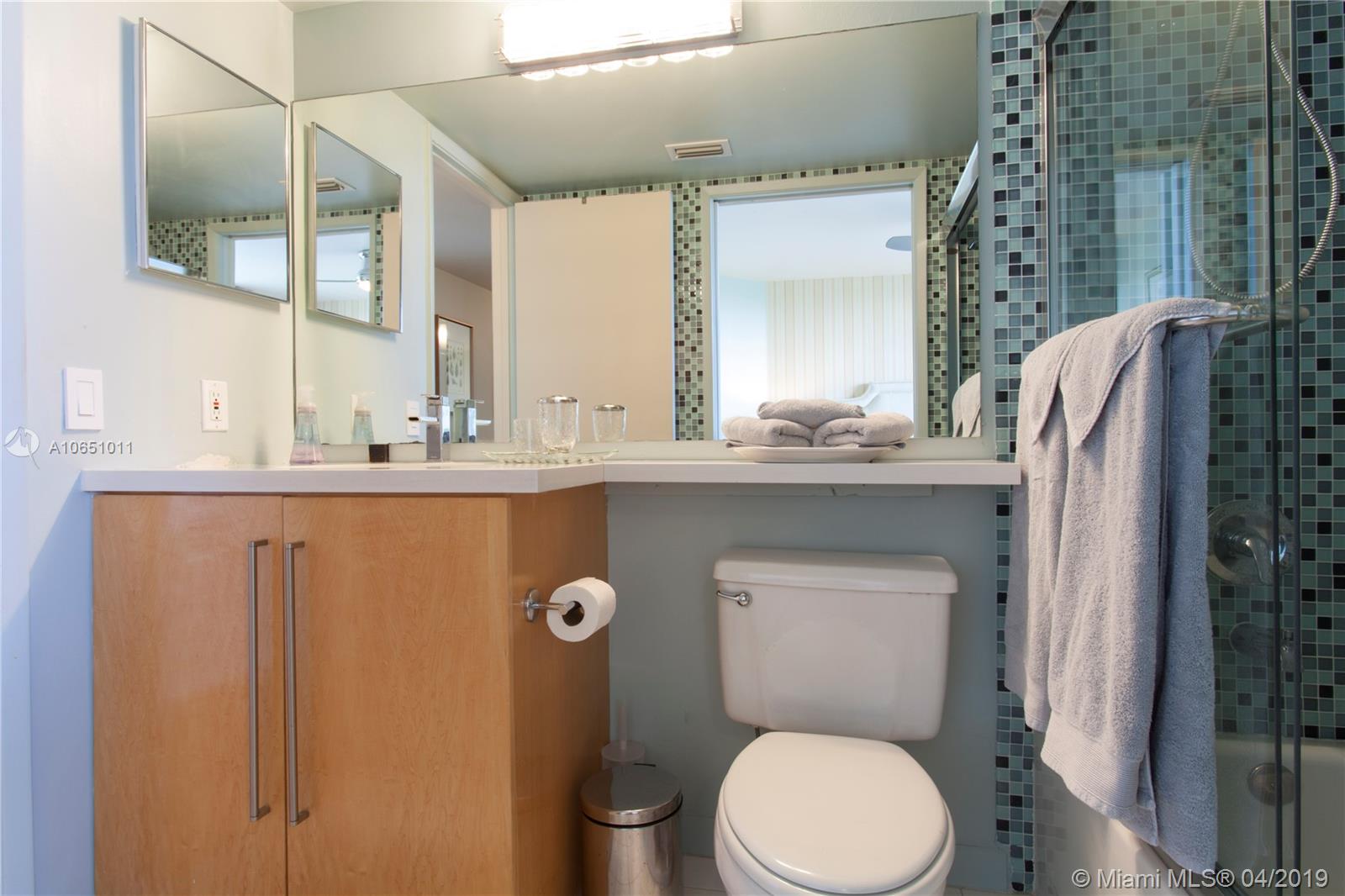 THE YACHT CLUB AVENTURA - Residential