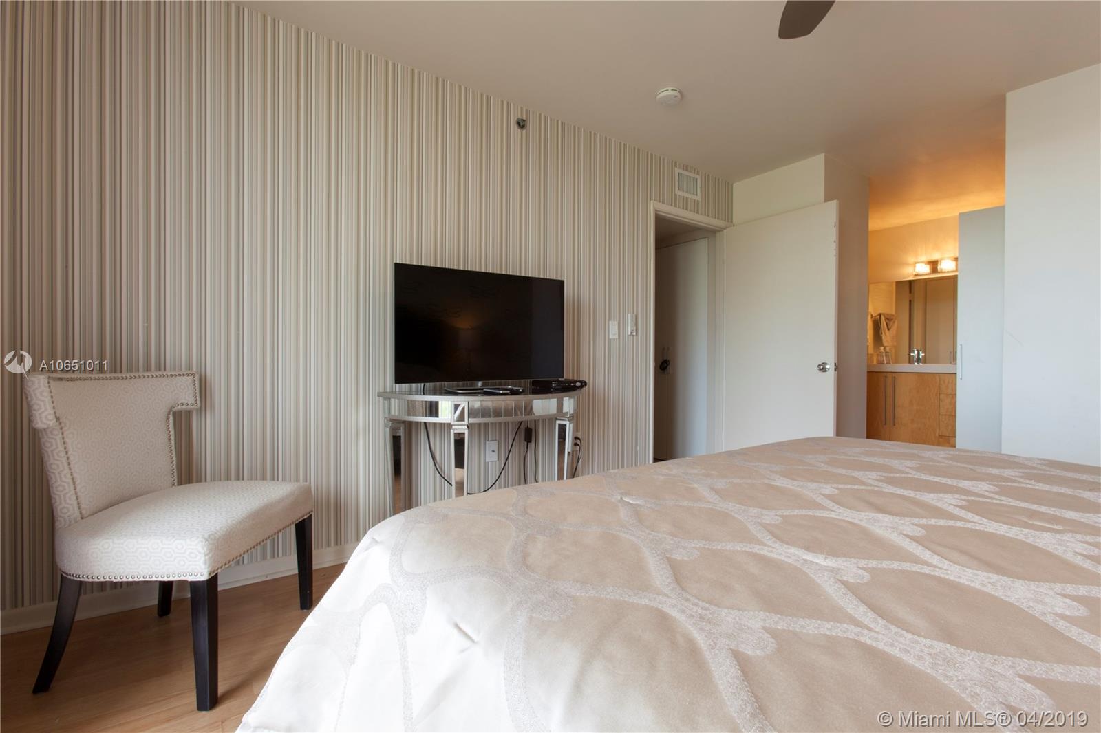 THE YACHT CLUB AVENTURA - Residential