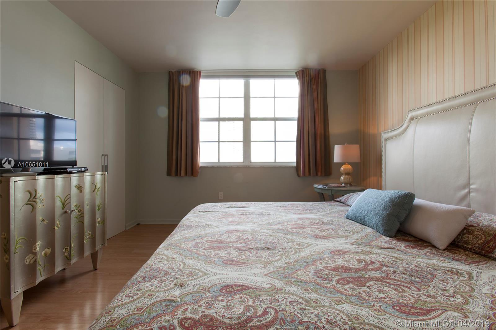 THE YACHT CLUB AVENTURA - Residential