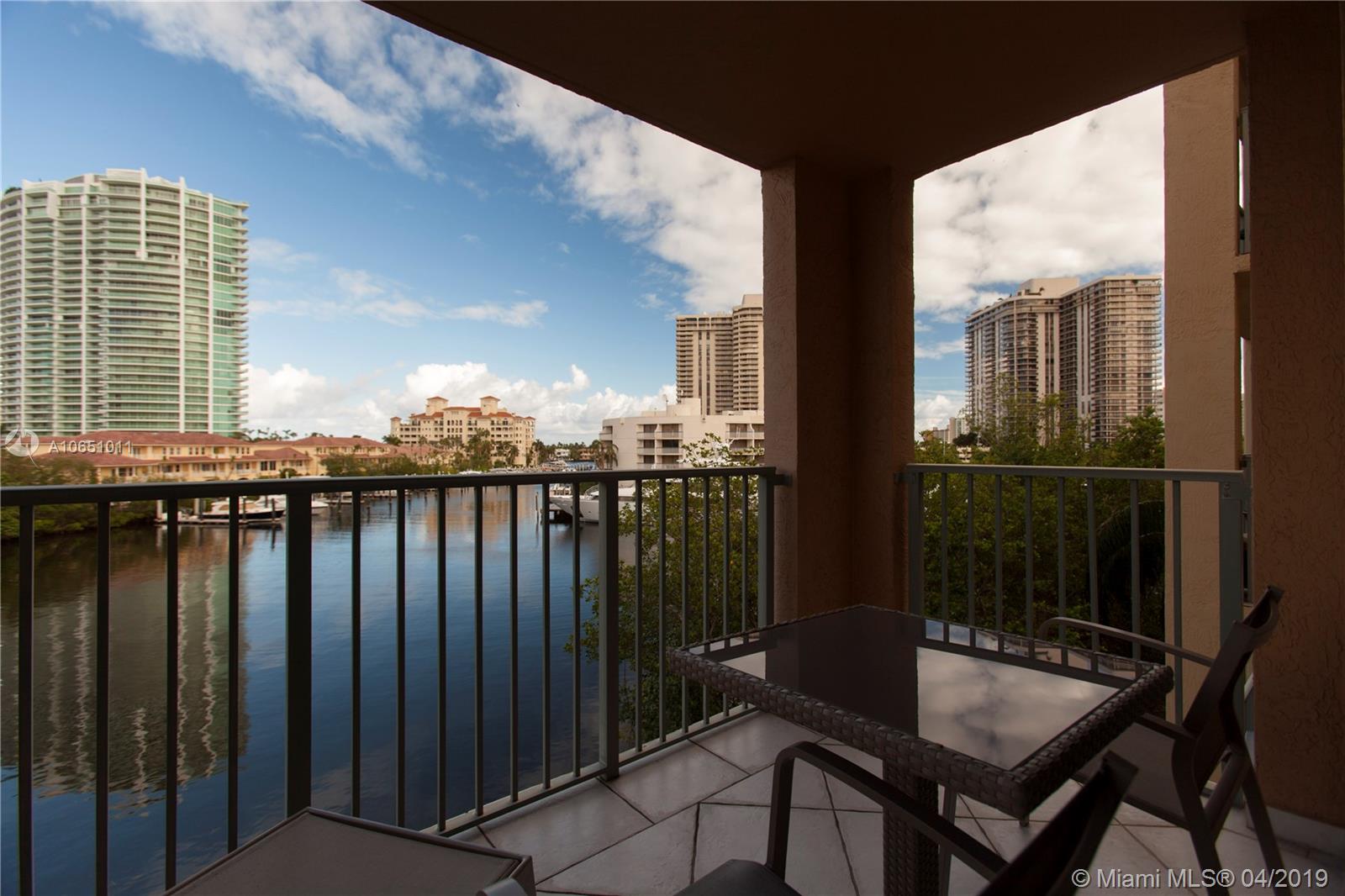 THE YACHT CLUB AVENTURA - Residential