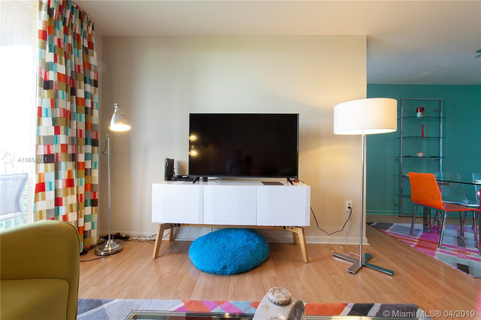 THE YACHT CLUB AVENTURA - Residential